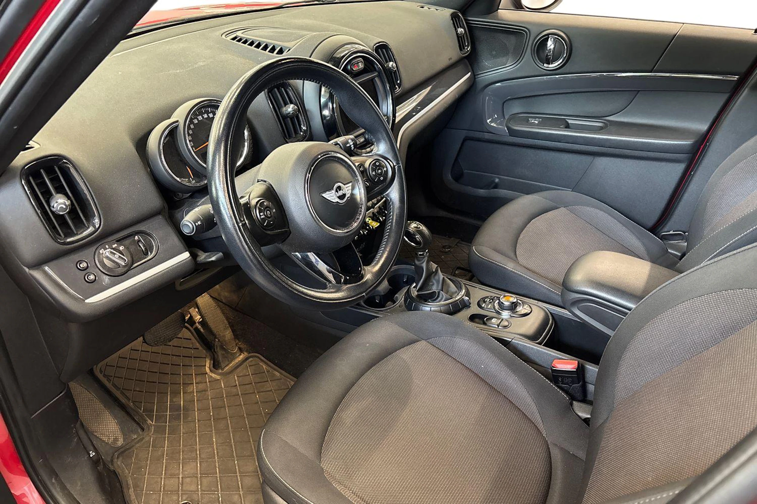 punainen Mini Countryman 2017 kuva 3.