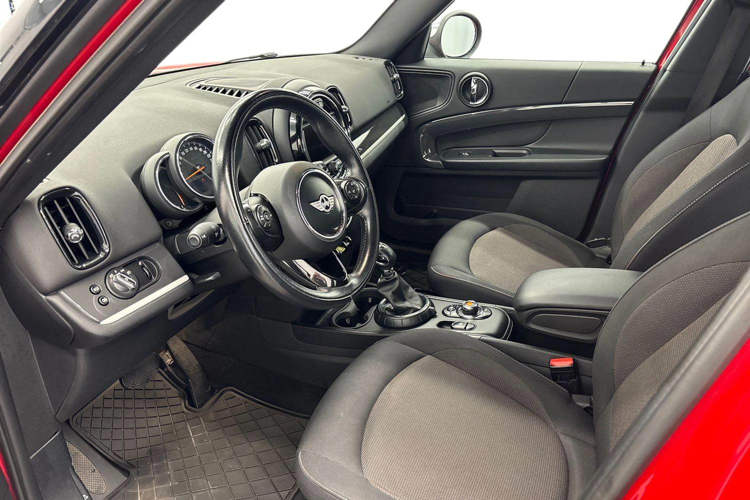 punainen Mini Countryman 2017 kuva 6.