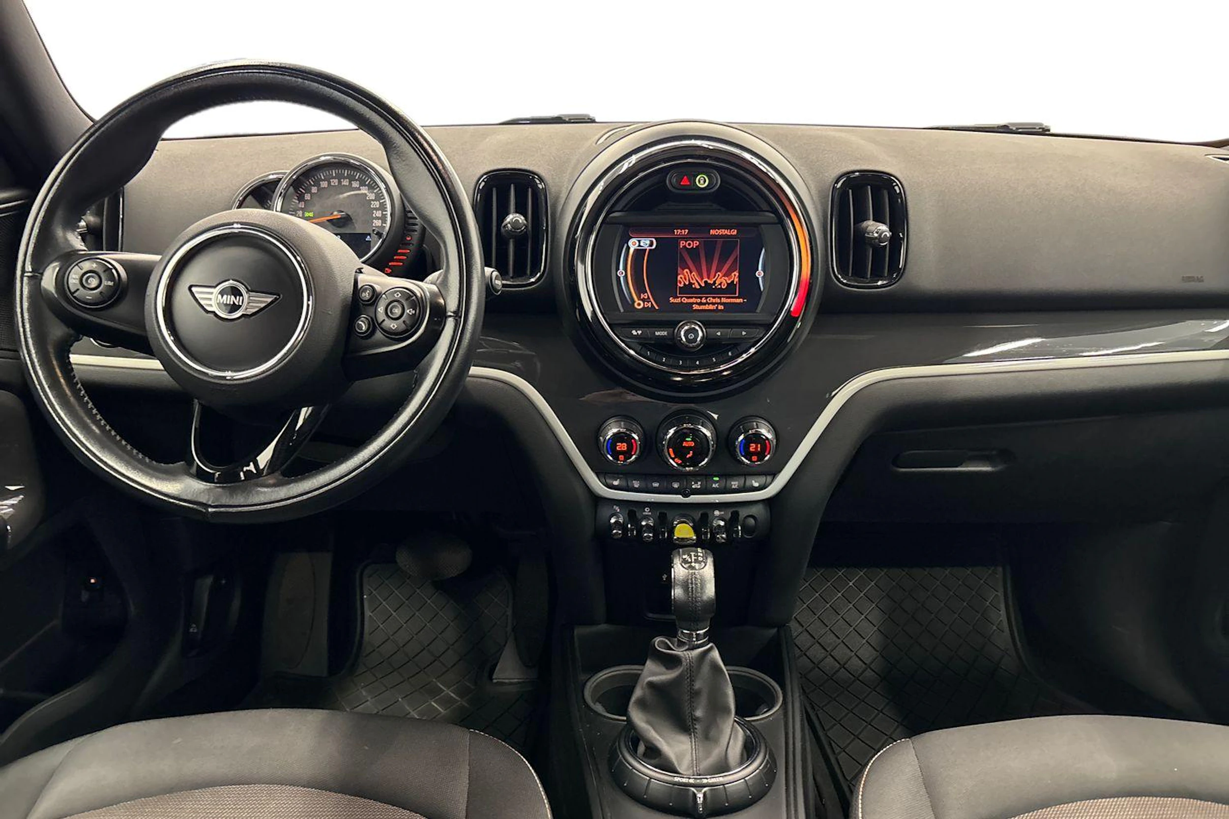 punainen Mini Countryman 2017 kuva 7.