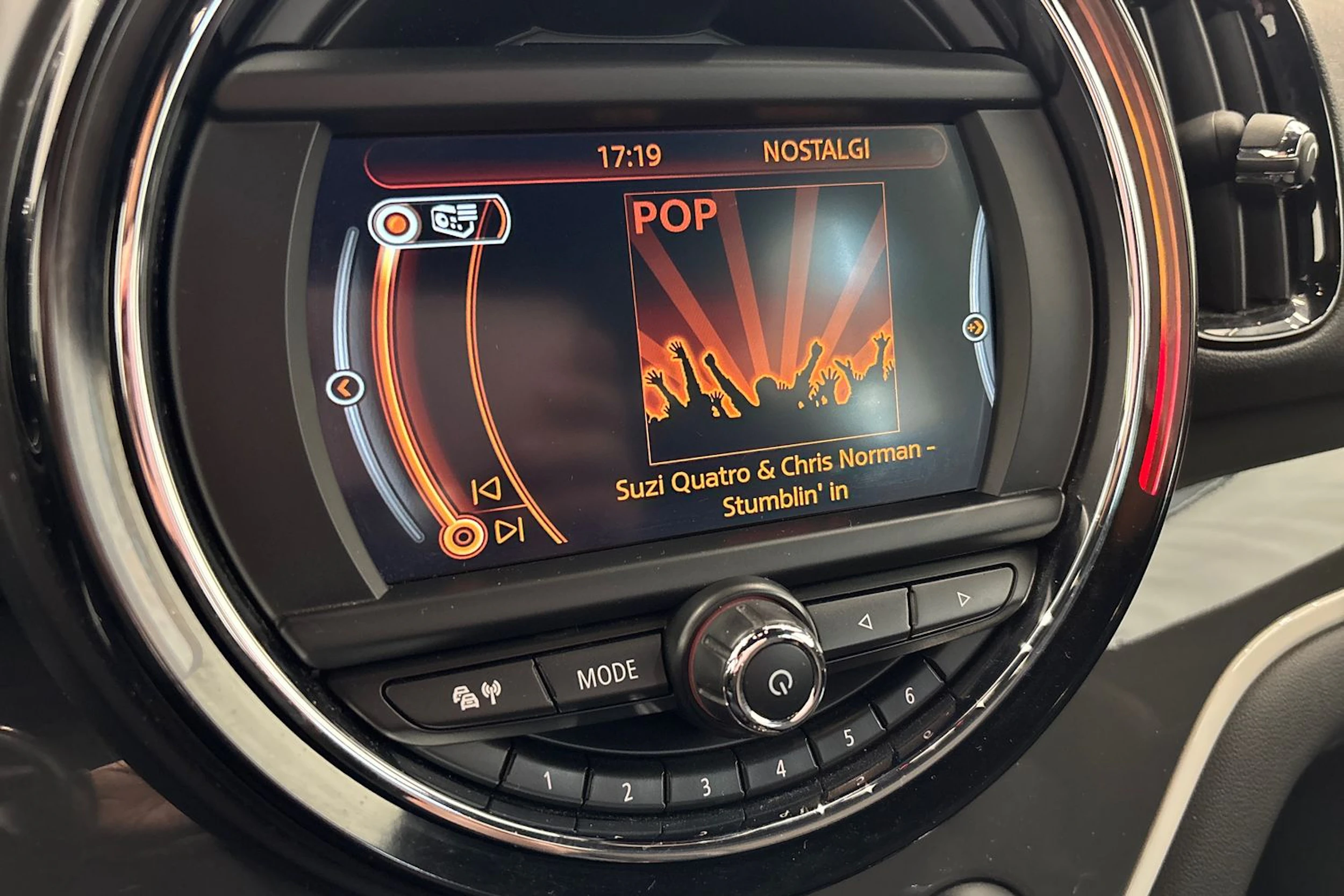 punainen Mini Countryman 2017 kuva 12.
