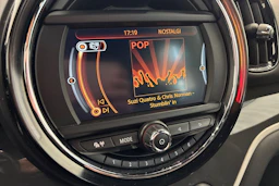 punainen Mini Countryman 2017 kuva 12.