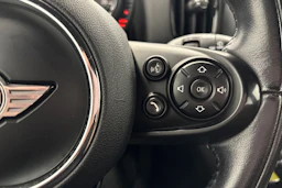 punainen Mini Countryman 2017 kuva 15.