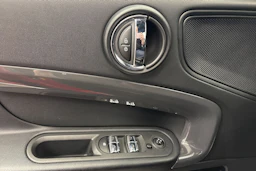 punainen Mini Countryman 2017 kuva 16.