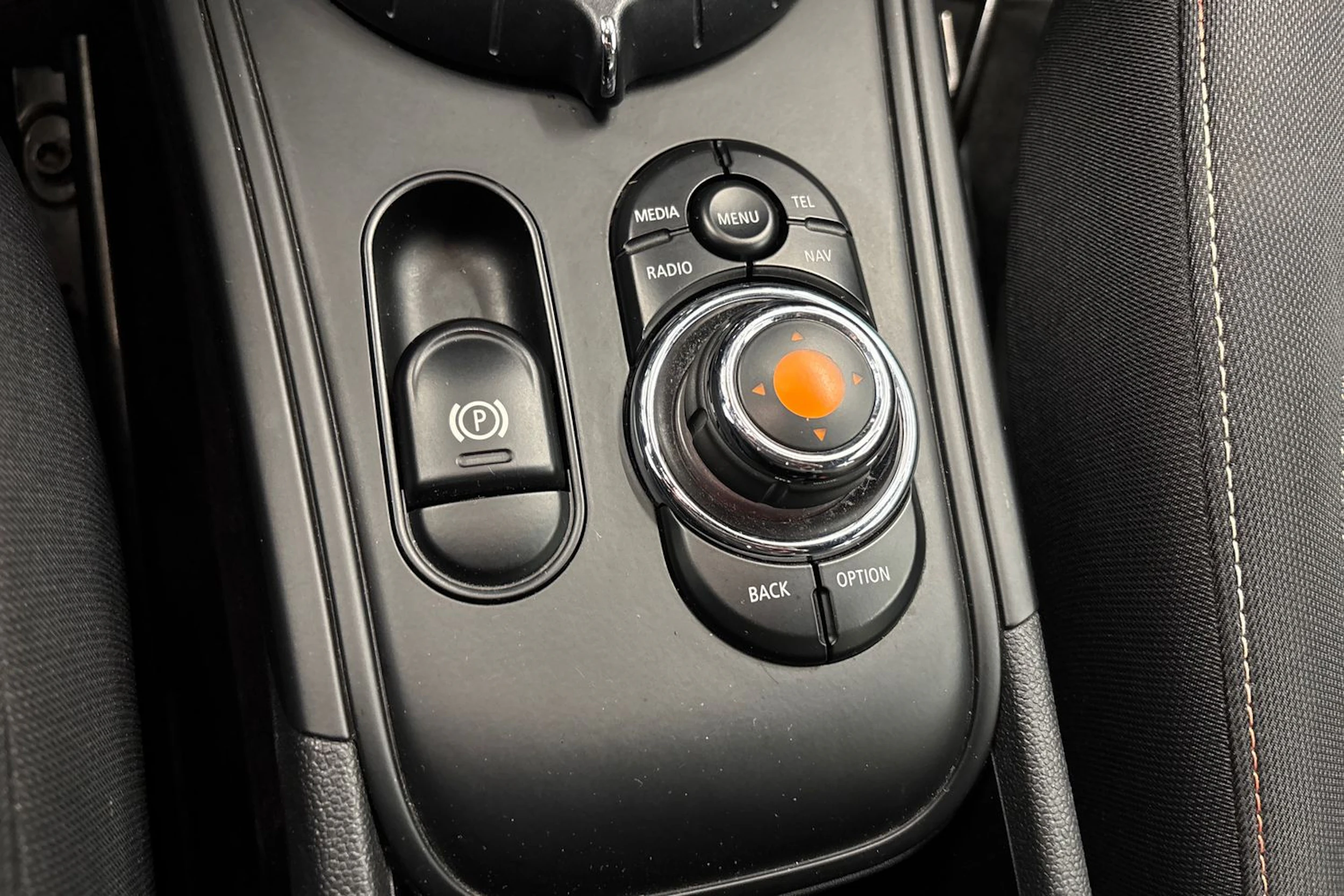 punainen Mini Countryman 2017 kuva 19.