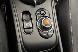 punainen Mini Countryman 2017 kuva 19.