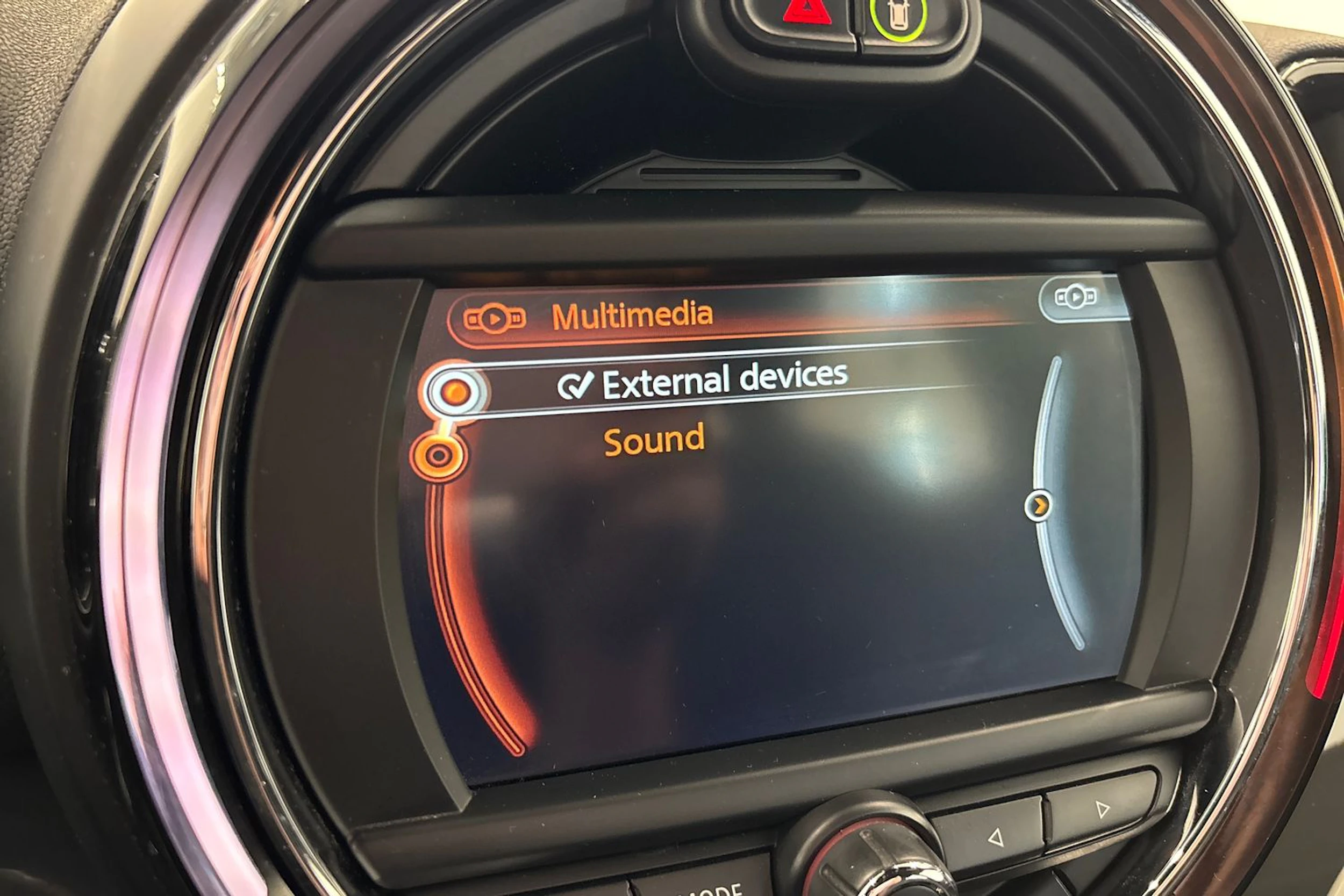 punainen Mini Countryman 2017 kuva 22.