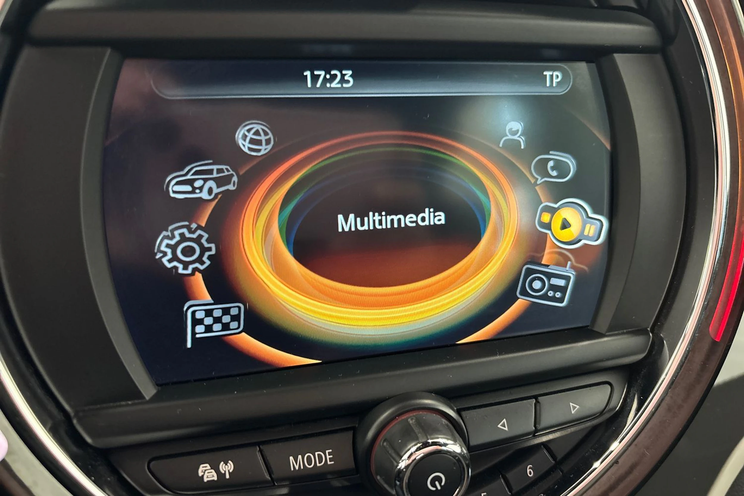 punainen Mini Countryman 2017 kuva 24.