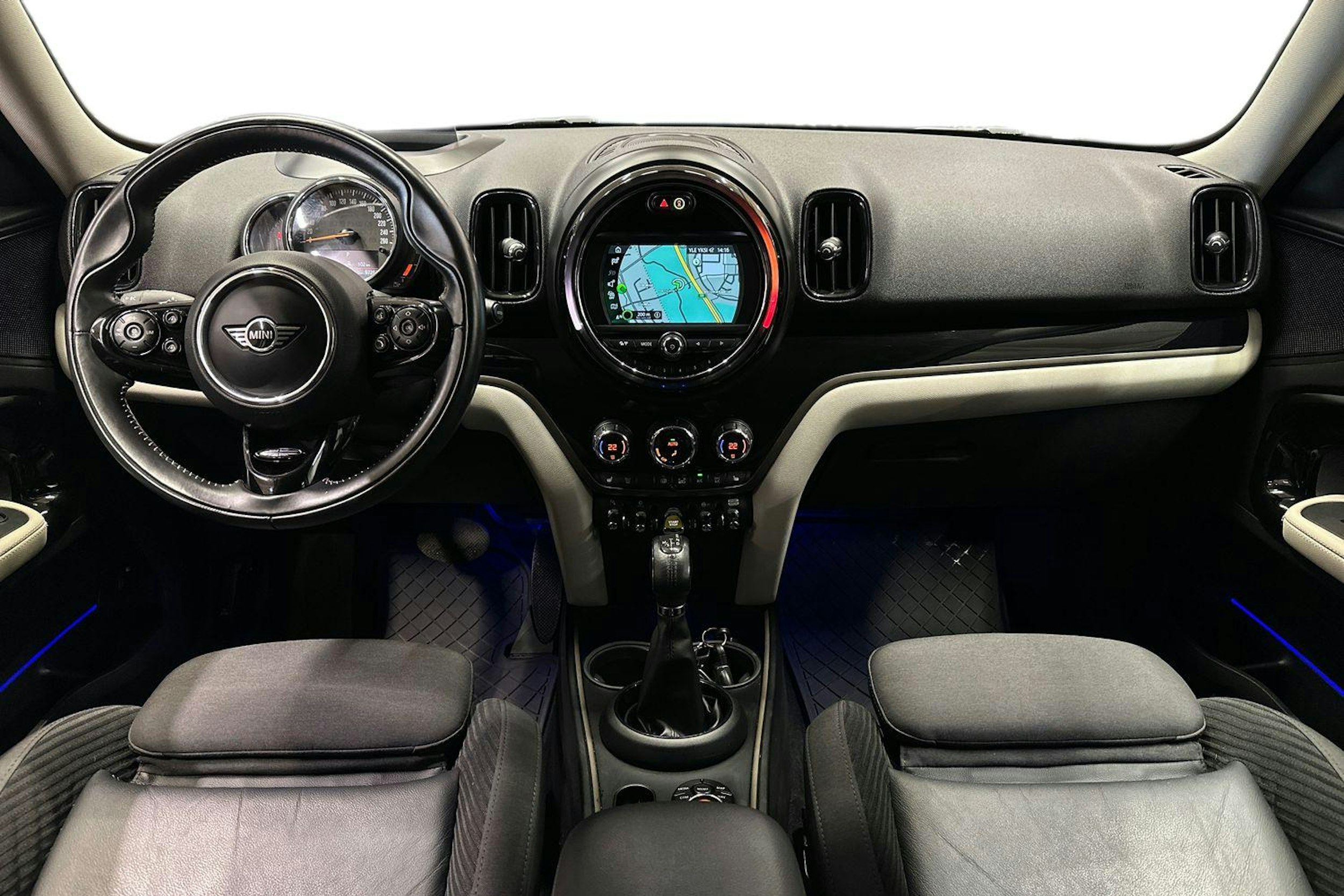 harmaa Mini Countryman 2018 kuva 9.