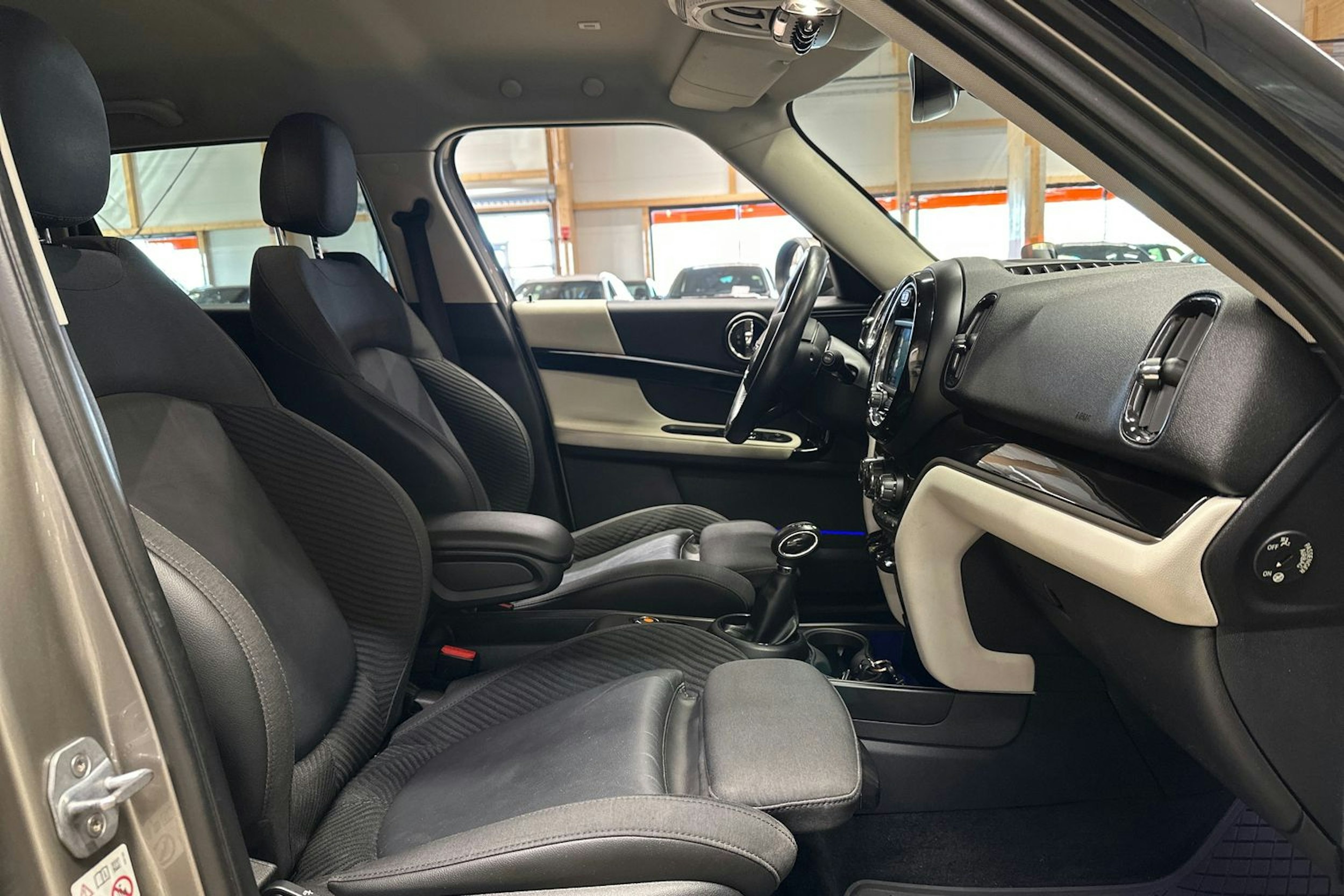 harmaa Mini Countryman 2018 kuva 15.