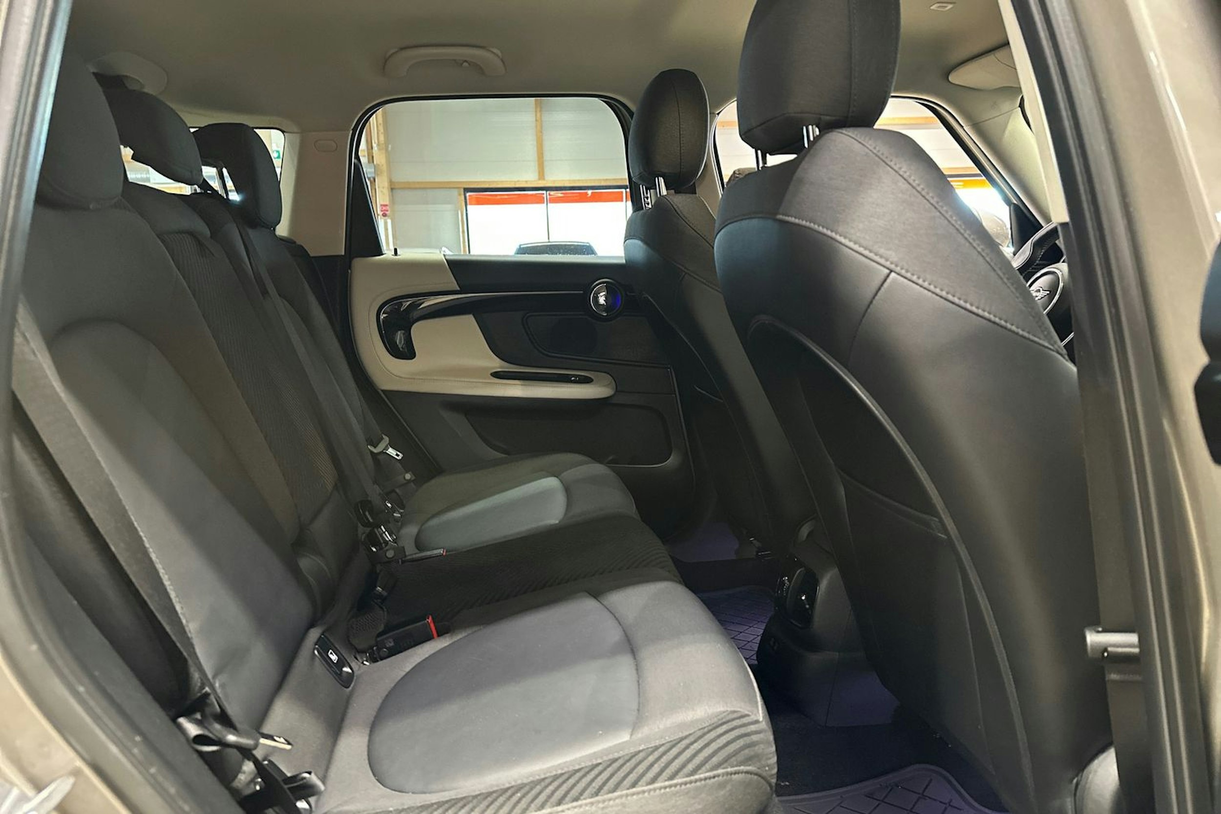 harmaa Mini Countryman 2018 kuva 16.