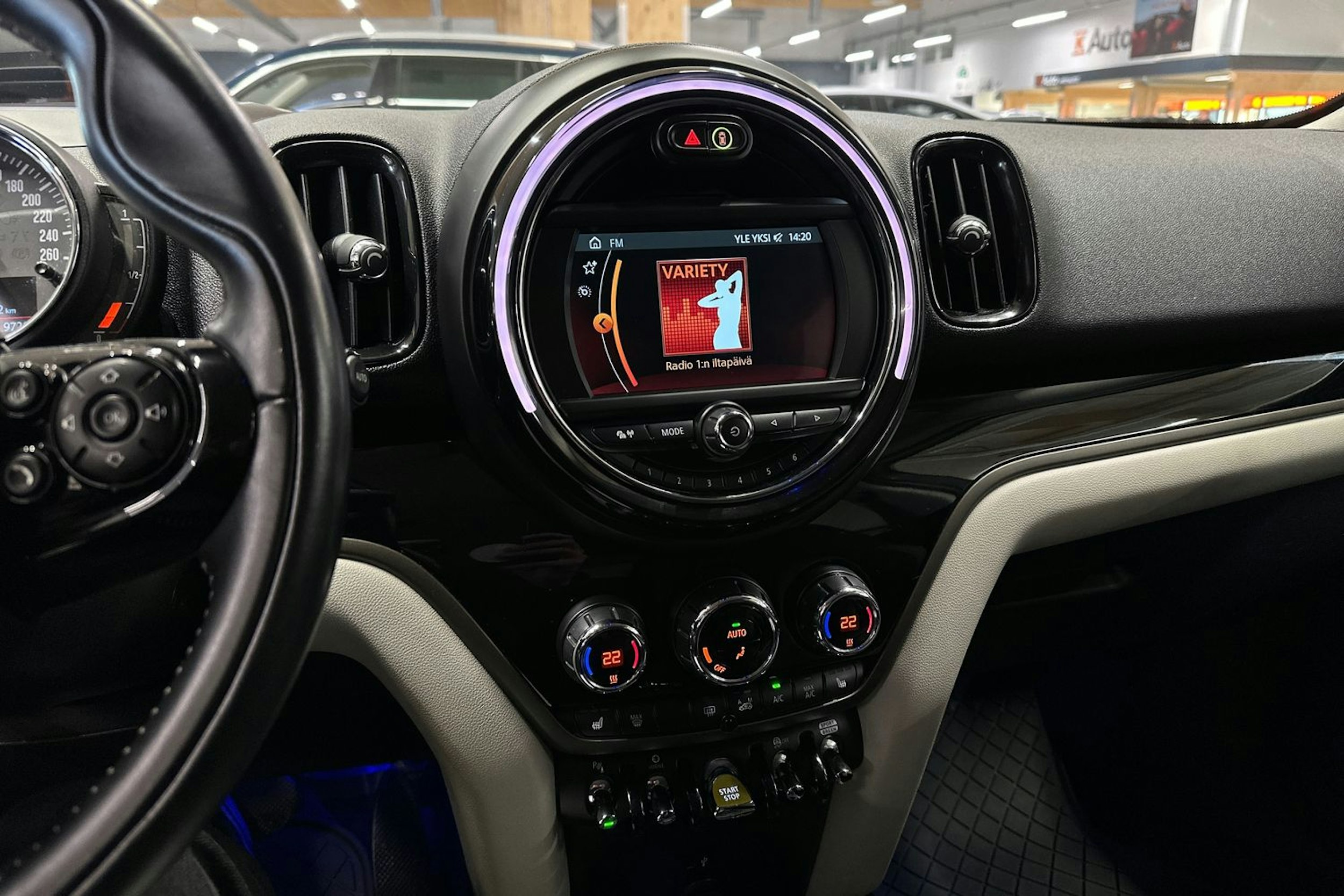 harmaa Mini Countryman 2018 kuva 22.