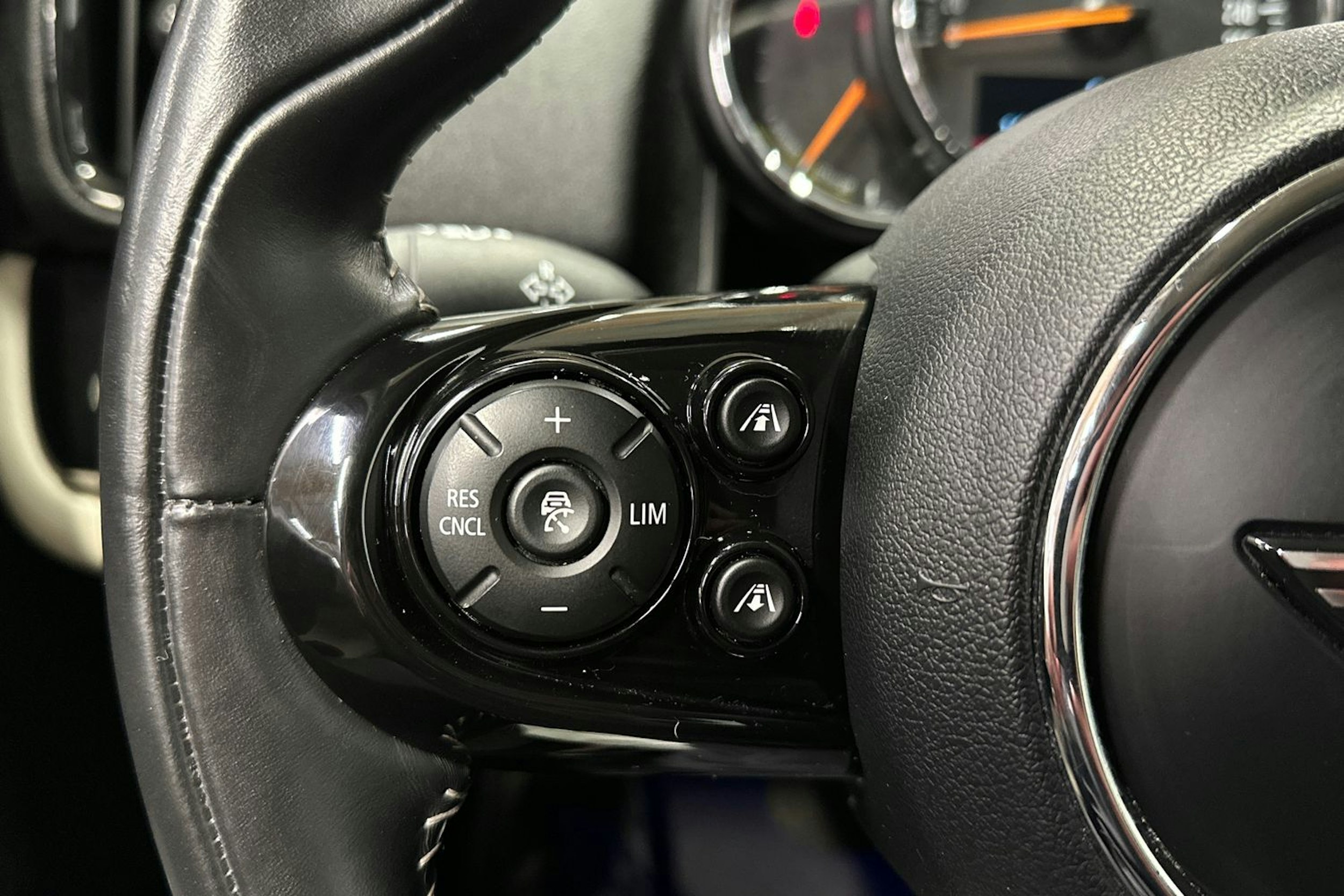 harmaa Mini Countryman 2018 kuva 27.