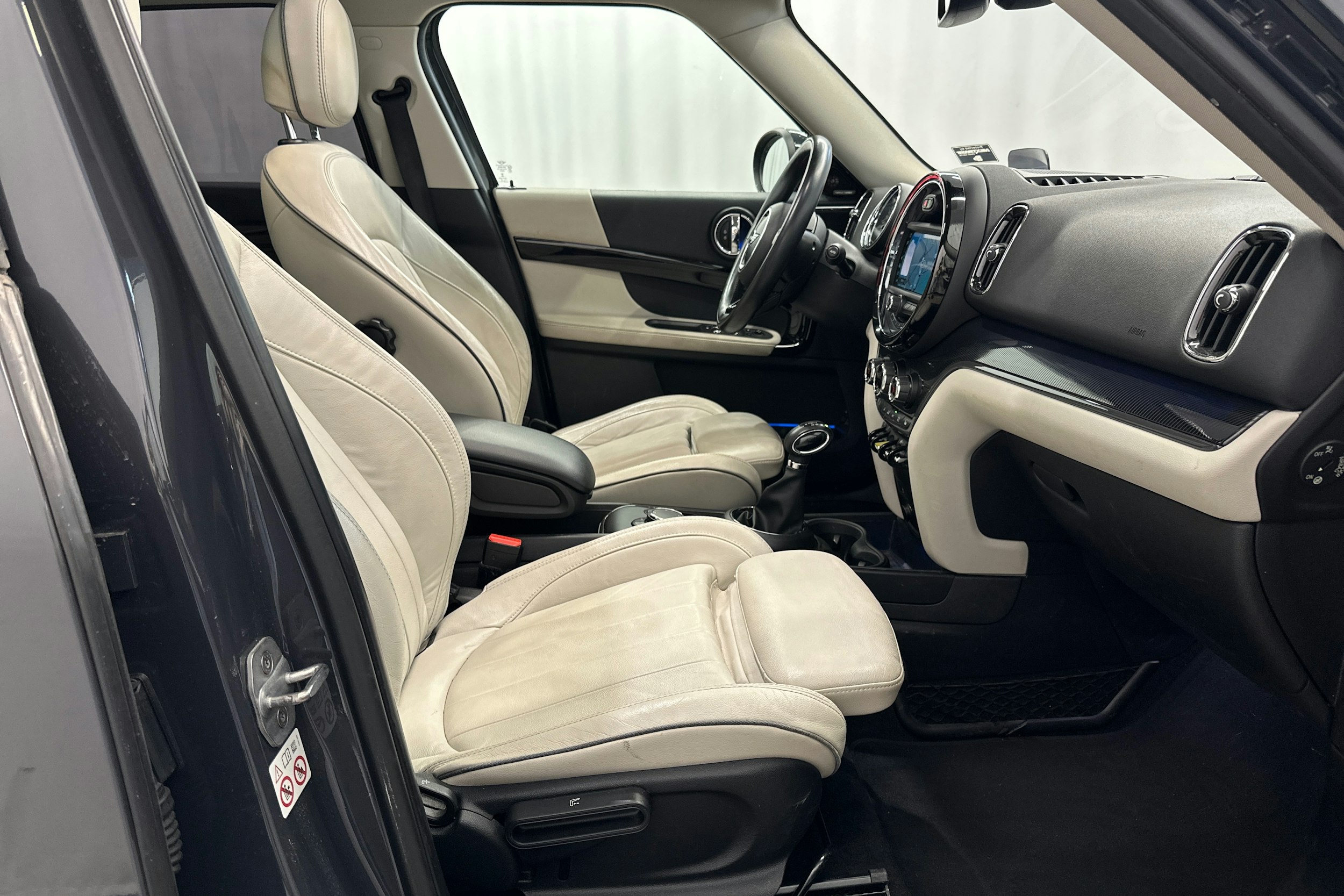 met. harmaa Mini Countryman 2018 kuva 13.