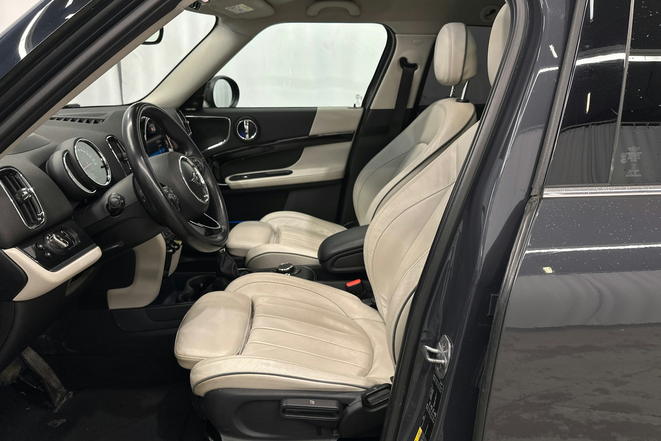 met. harmaa Mini Countryman 2018 kuva 17.