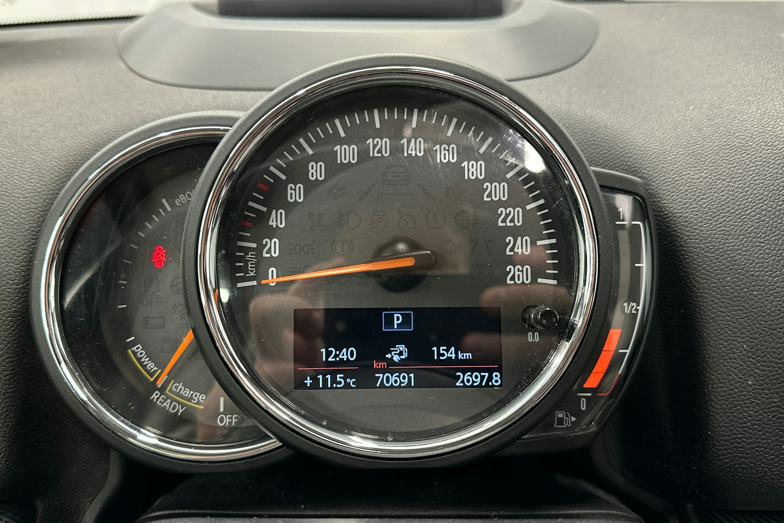 met. harmaa Mini Countryman 2018 kuva 19.