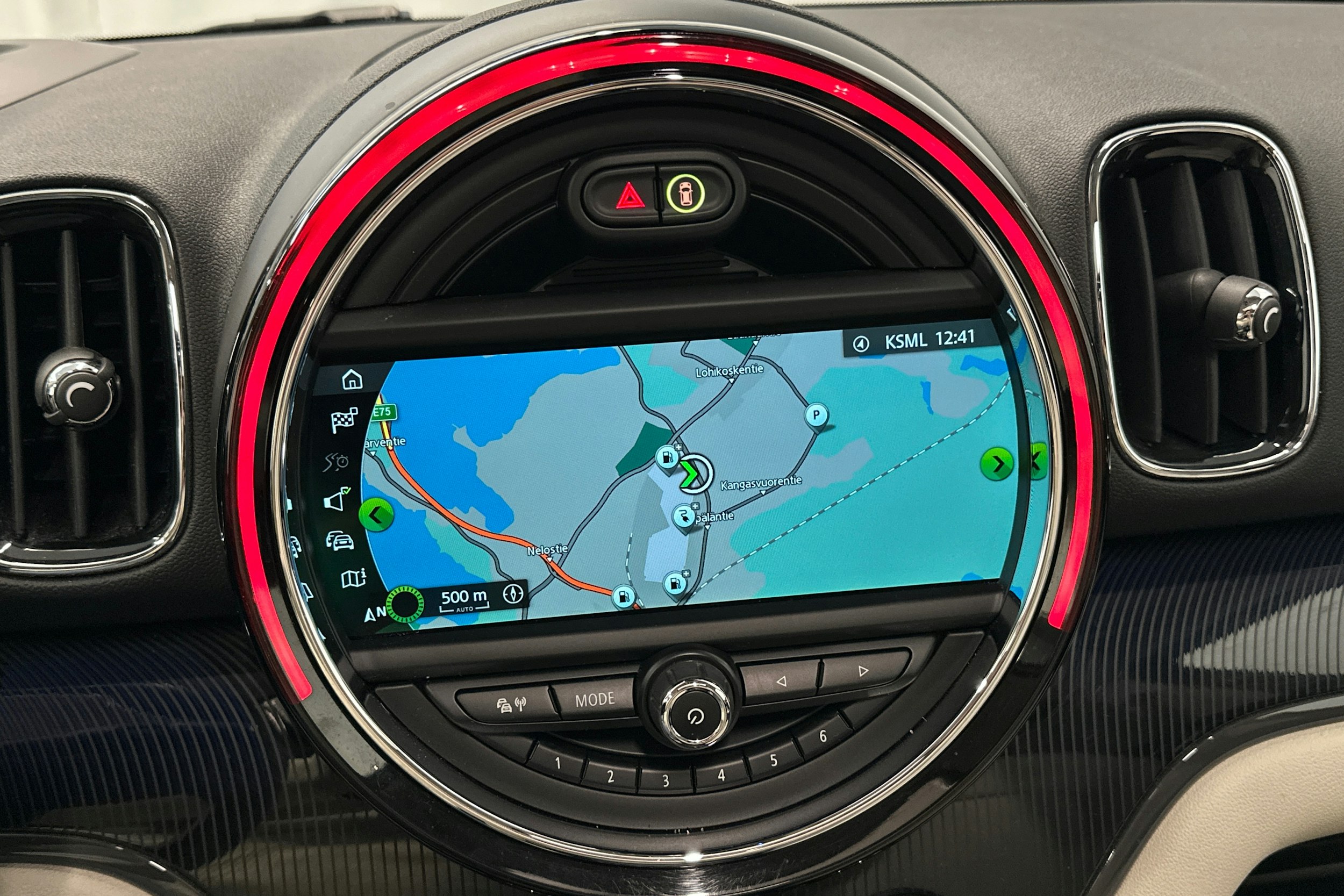 met. harmaa Mini Countryman 2018 kuva 22.