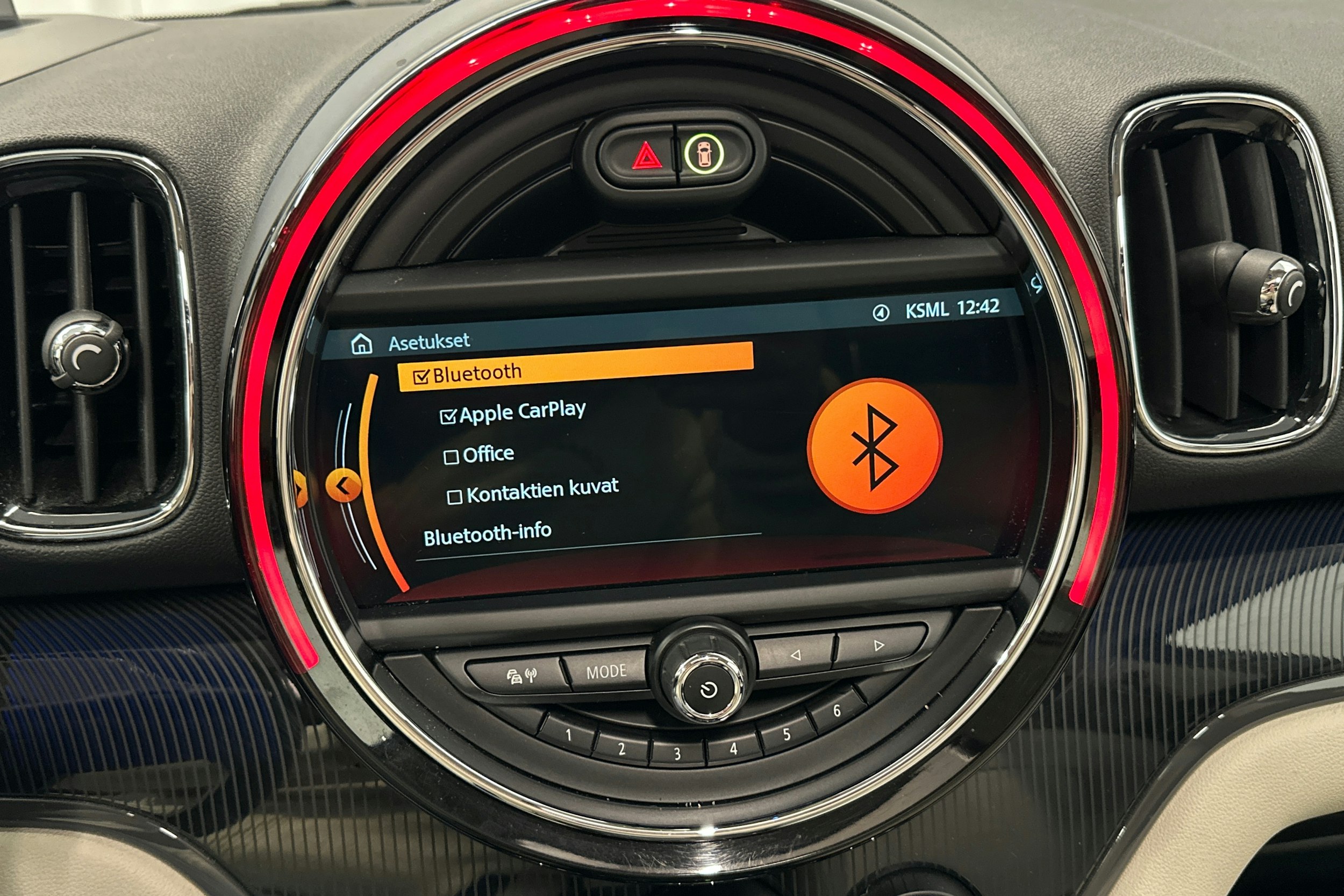 met. harmaa Mini Countryman 2018 kuva 23.