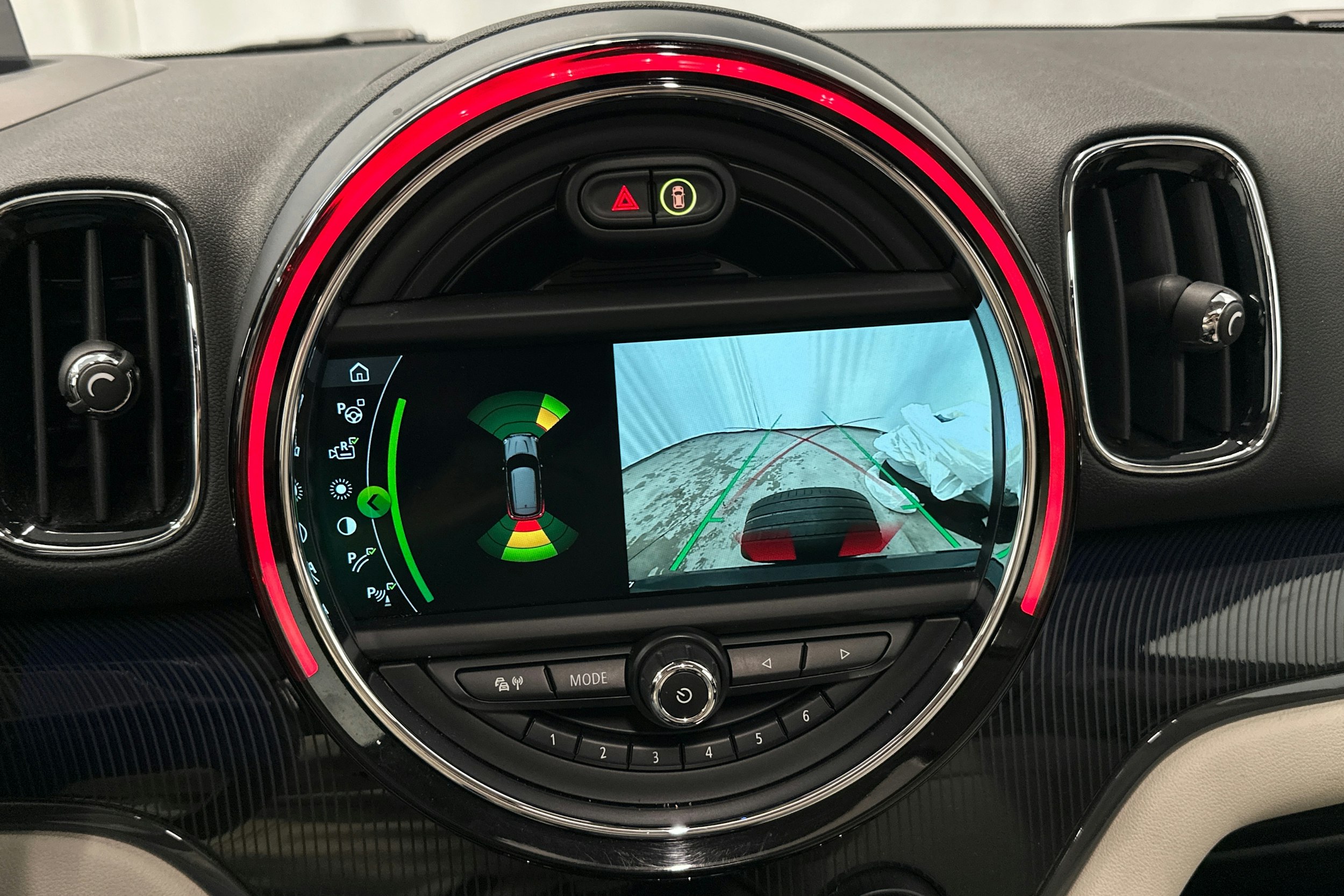 met. harmaa Mini Countryman 2018 kuva 24.