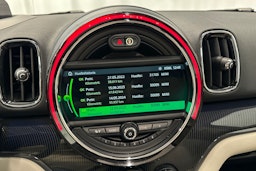 met. harmaa Mini Countryman 2018 kuva 27.