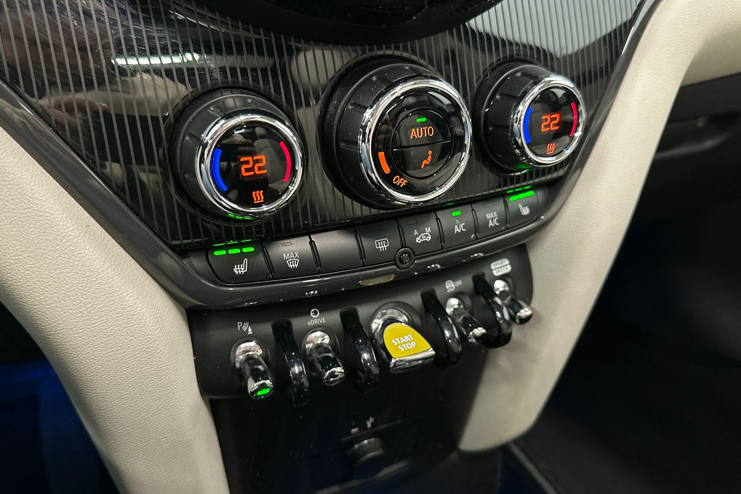 met. harmaa Mini Countryman 2018 kuva 28.