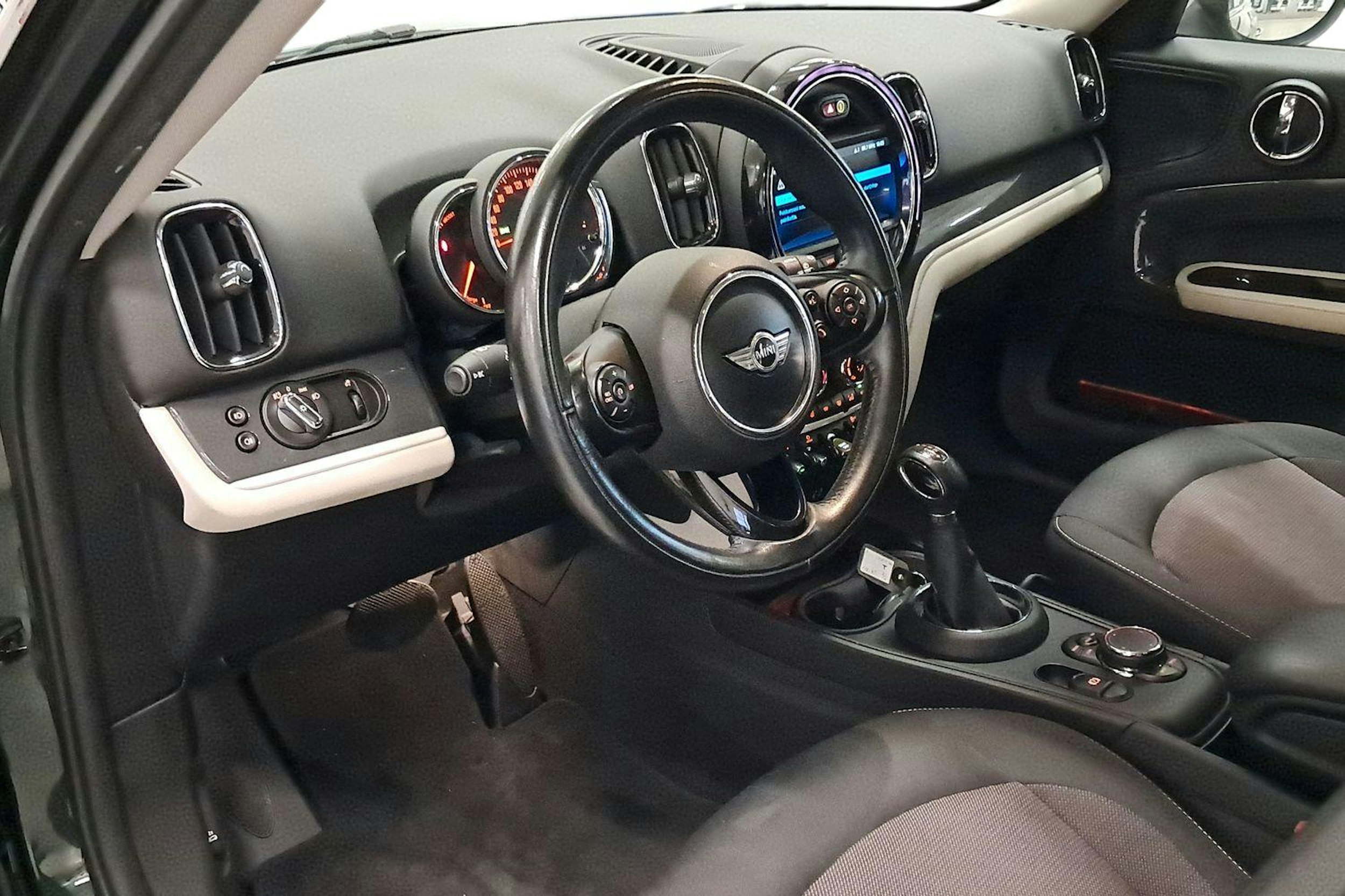 vihreä Mini Countryman 2018 kuva 7.