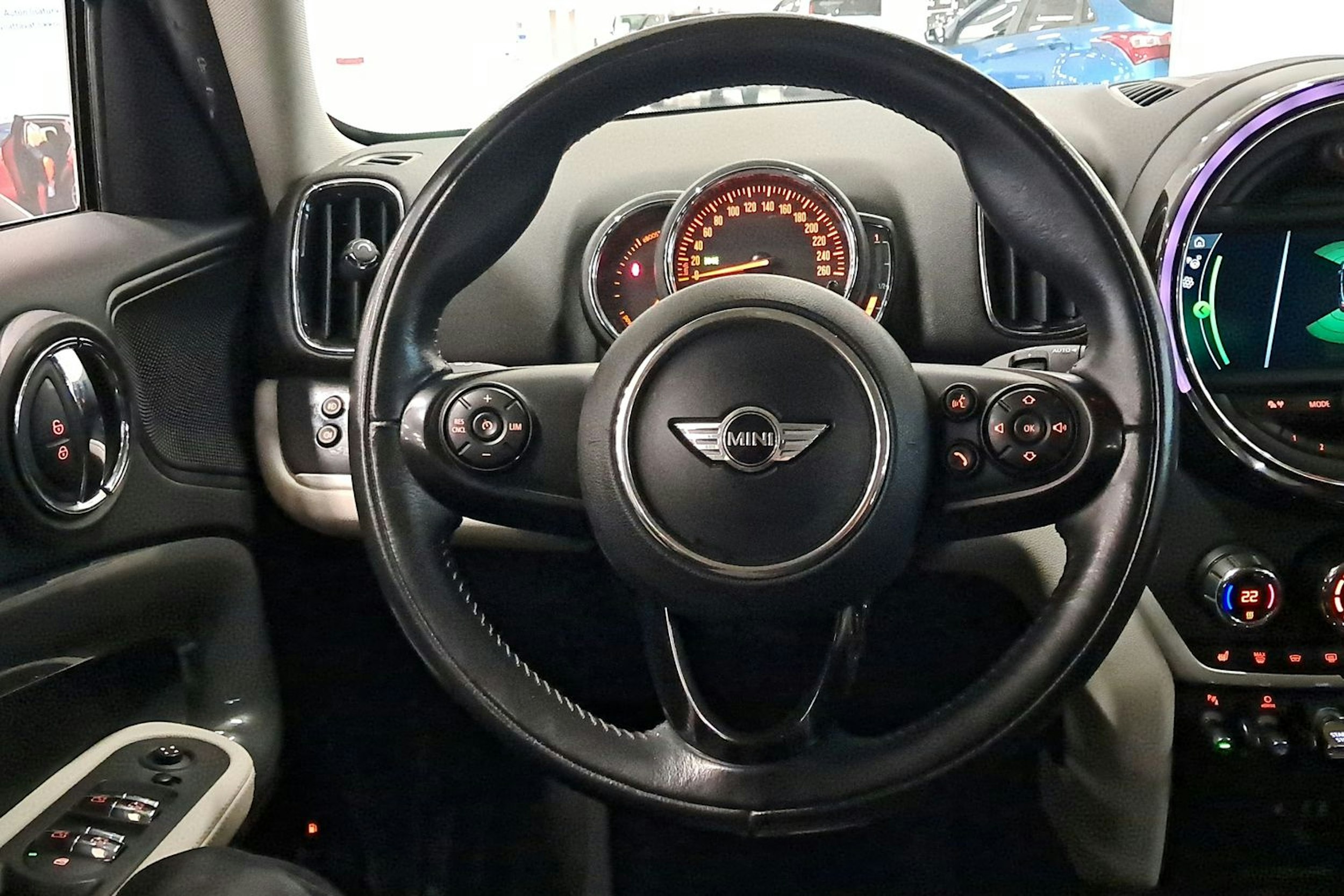 vihreä Mini Countryman 2018 kuva 15.