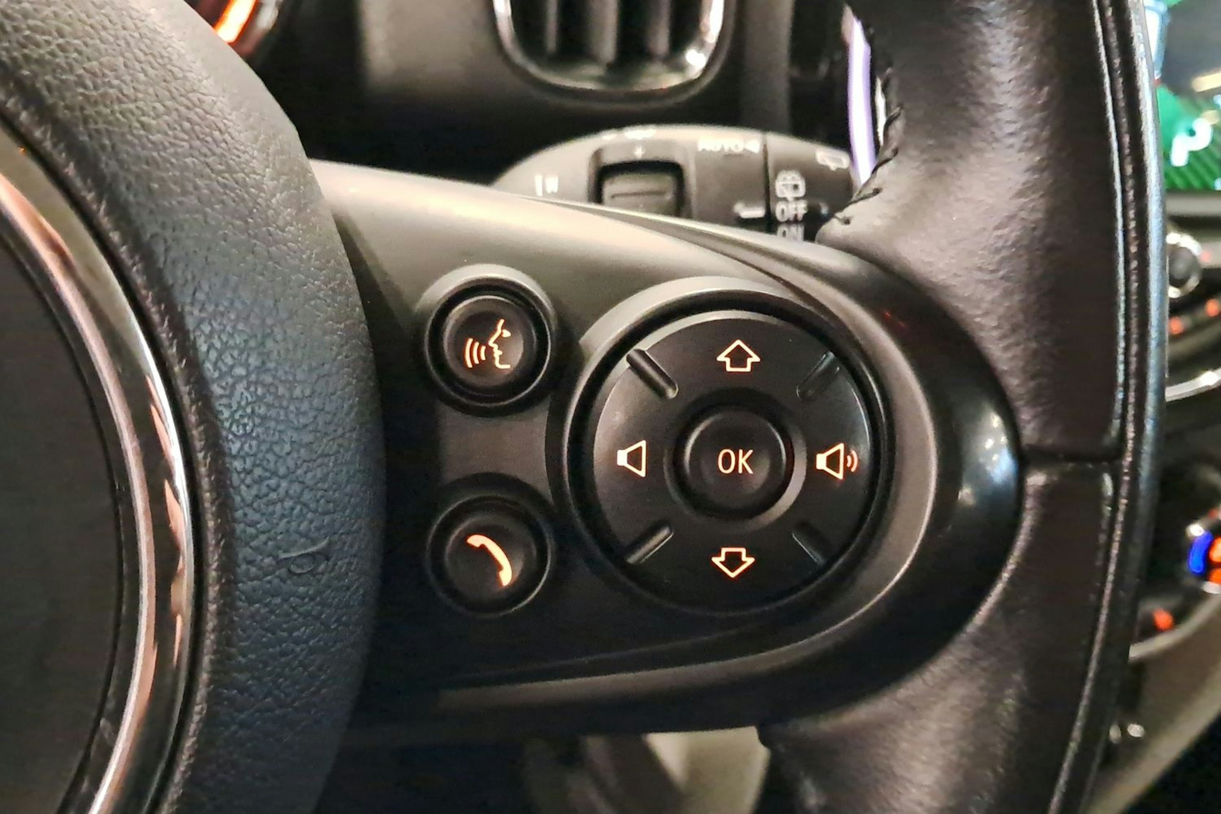 vihreä Mini Countryman 2018 kuva 16.