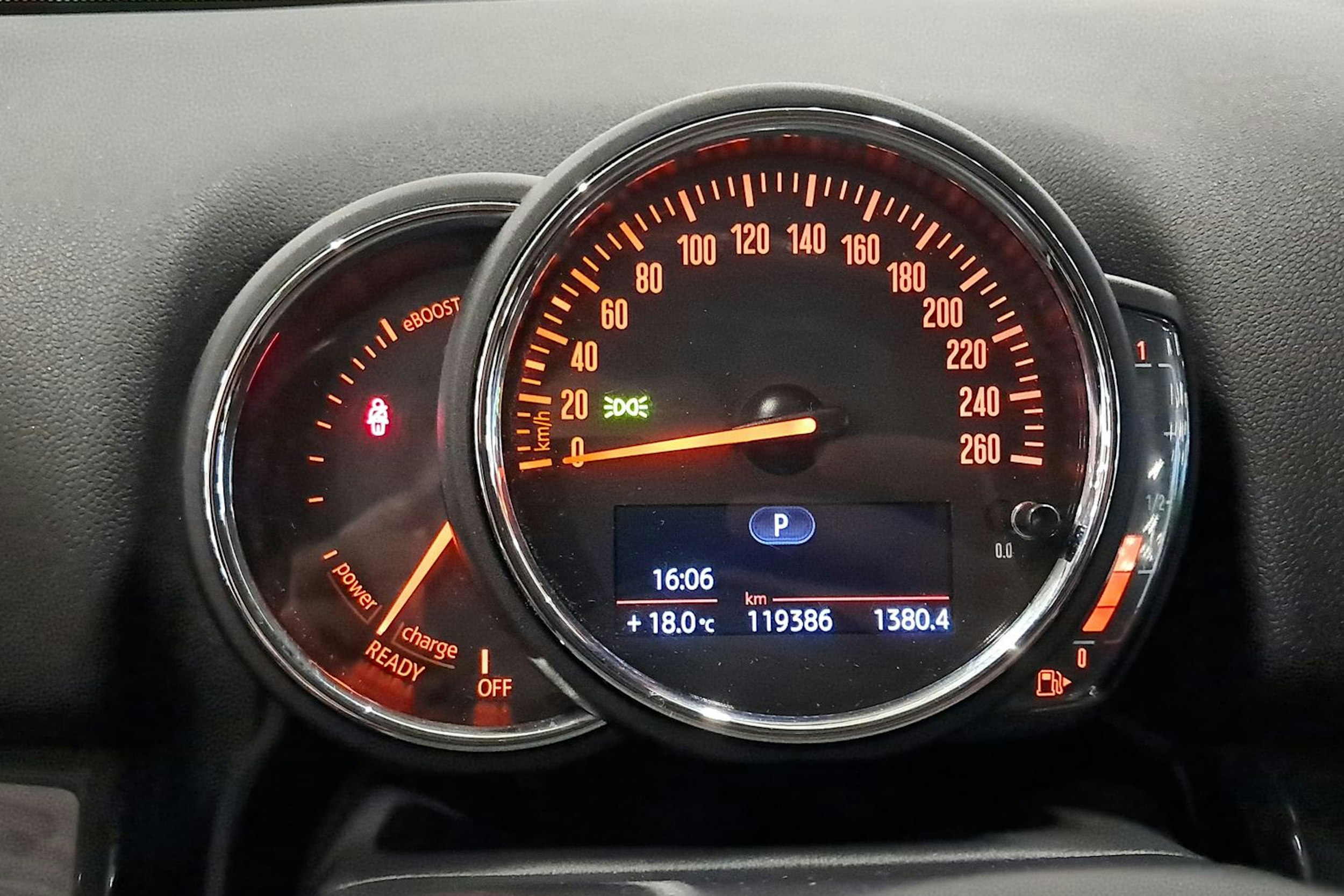 vihreä Mini Countryman 2018 kuva 18.