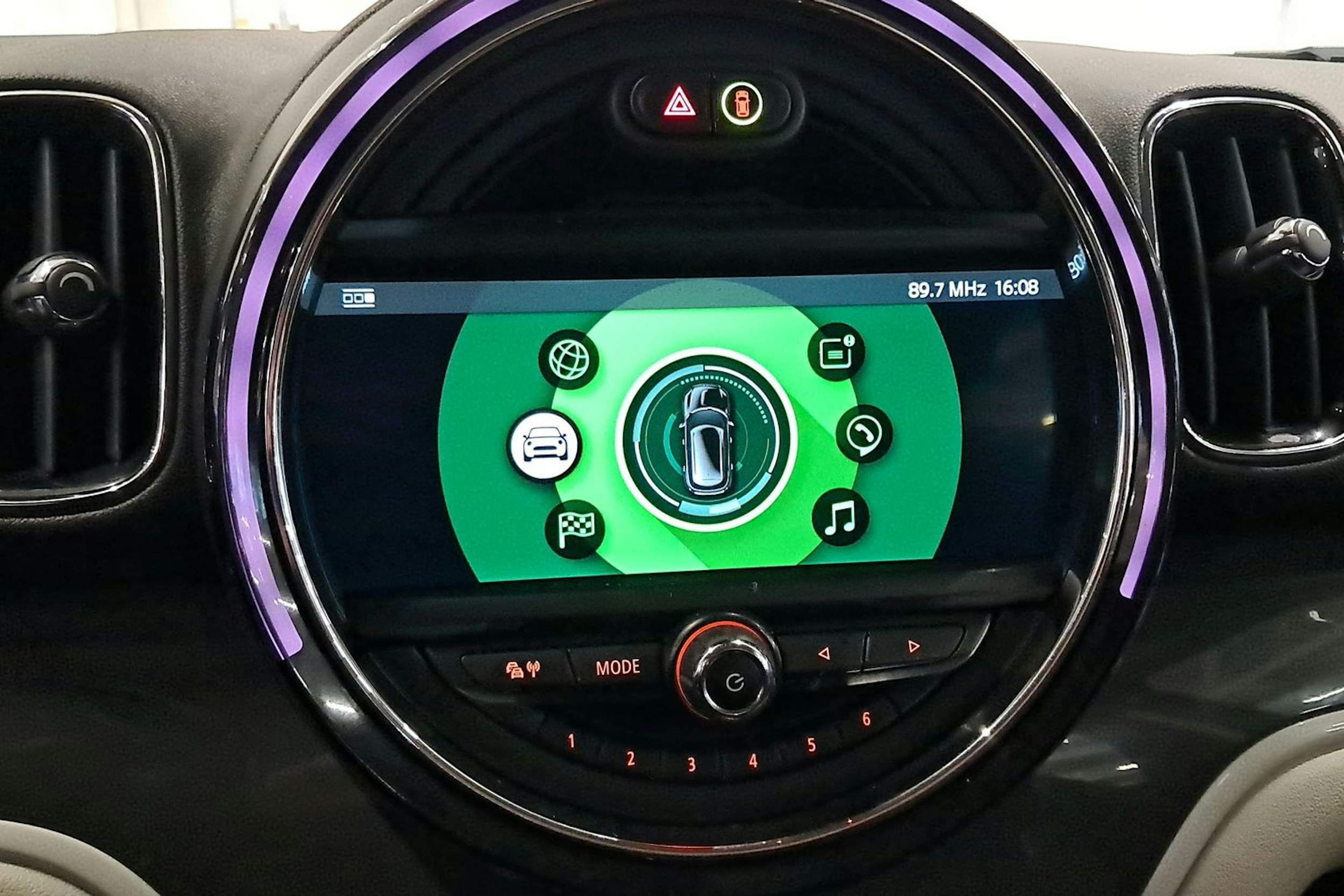 vihreä Mini Countryman 2018 kuva 21.