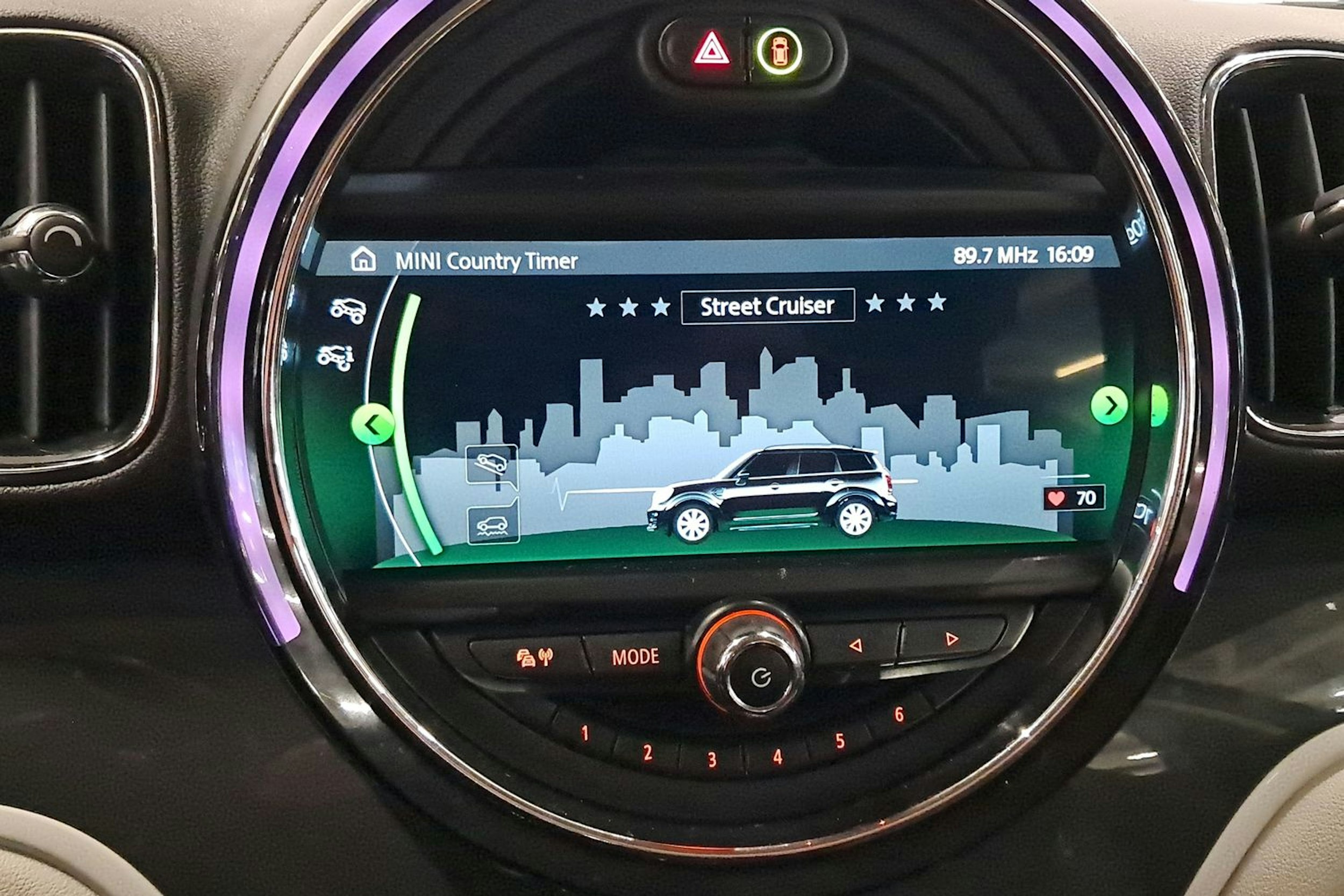 vihreä Mini Countryman 2018 kuva 23.