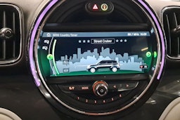 vihreä Mini Countryman 2018 kuva 23.