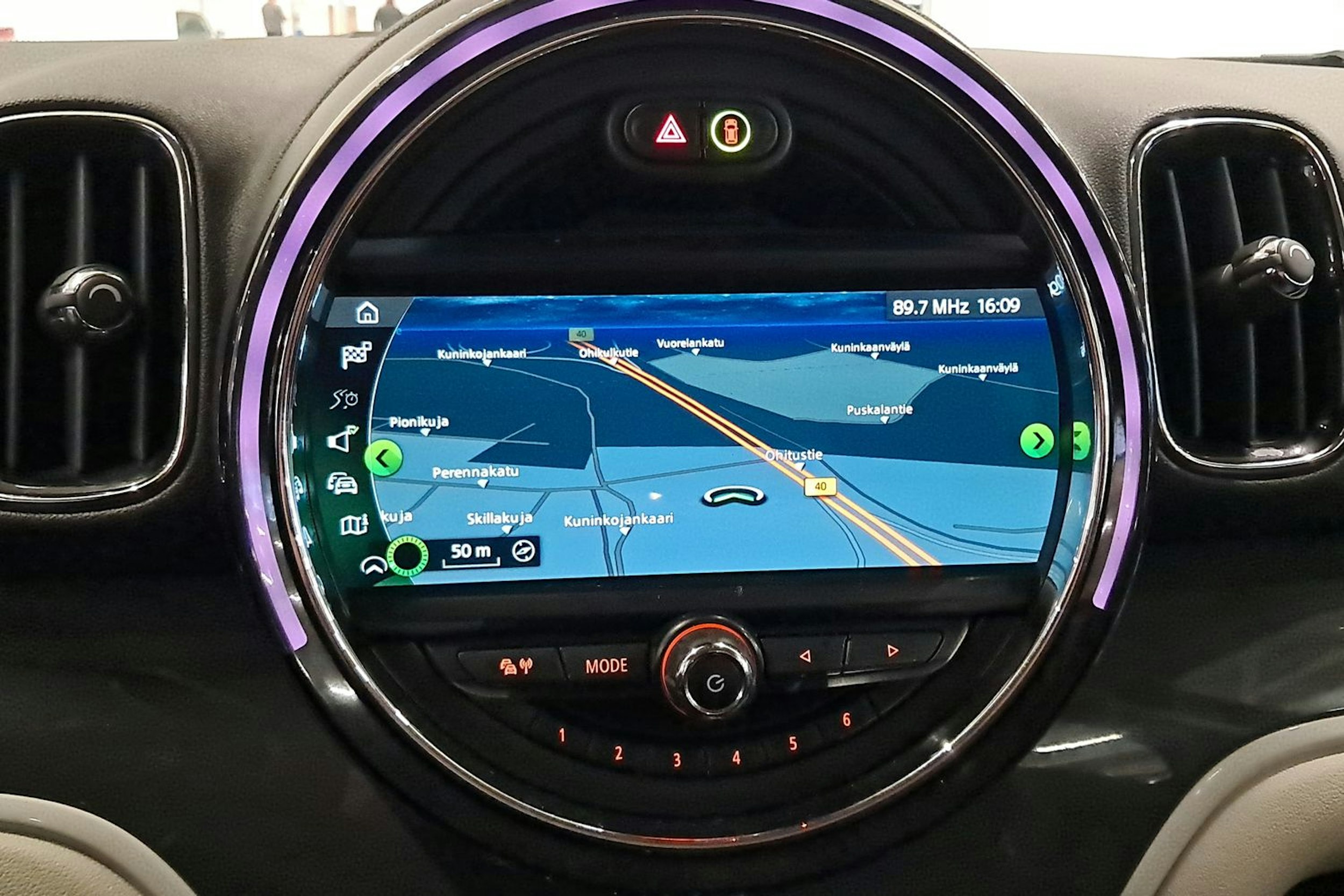 vihreä Mini Countryman 2018 kuva 24.