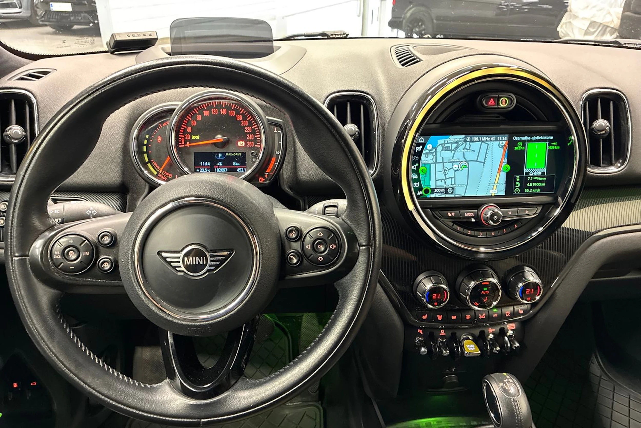 vihreä Mini Countryman 2019 kuva 11.