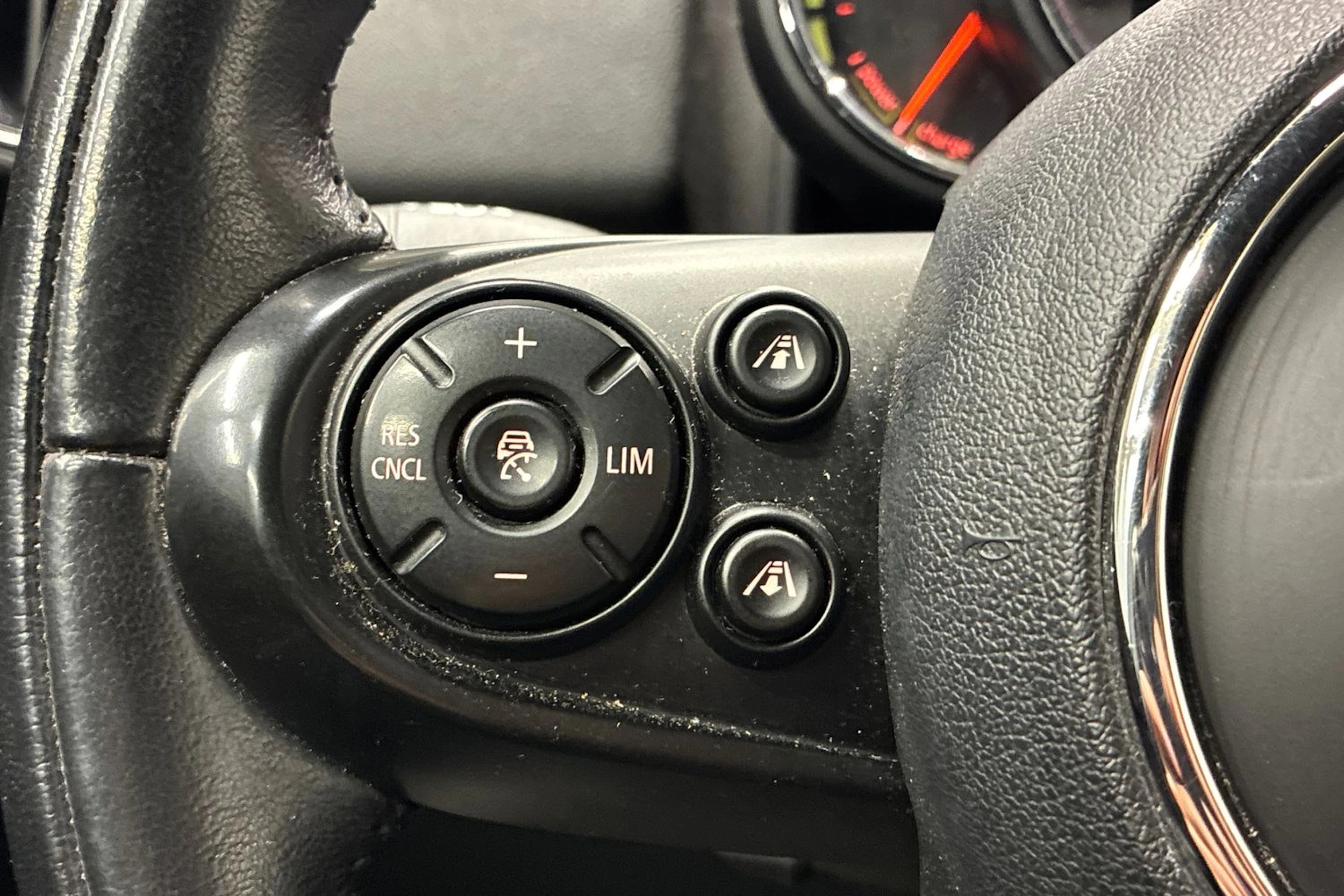vihreä Mini Countryman 2019 kuva 14.
