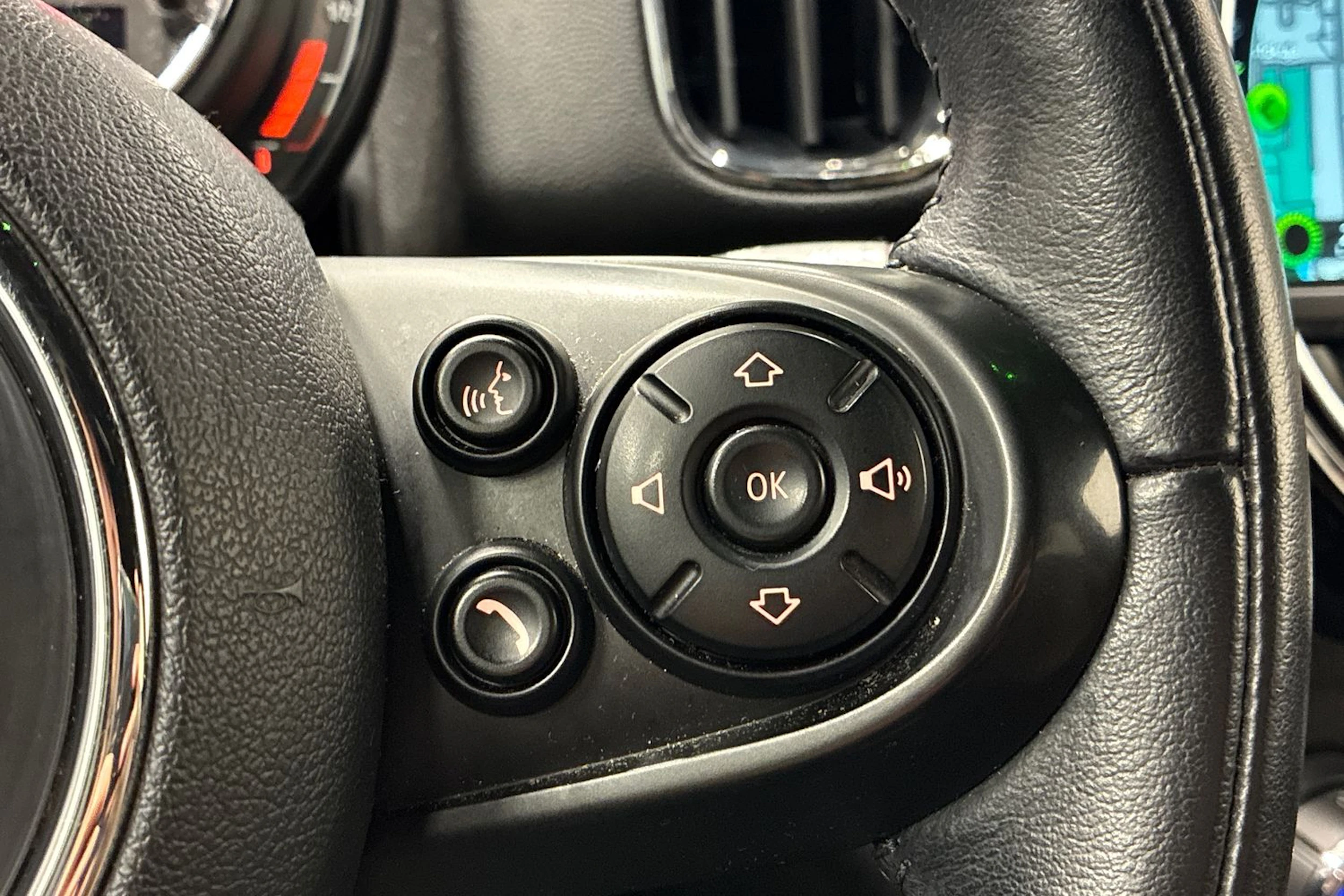 vihreä Mini Countryman 2019 kuva 15.