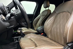 vihreä Mini Countryman 2019 kuva 25.