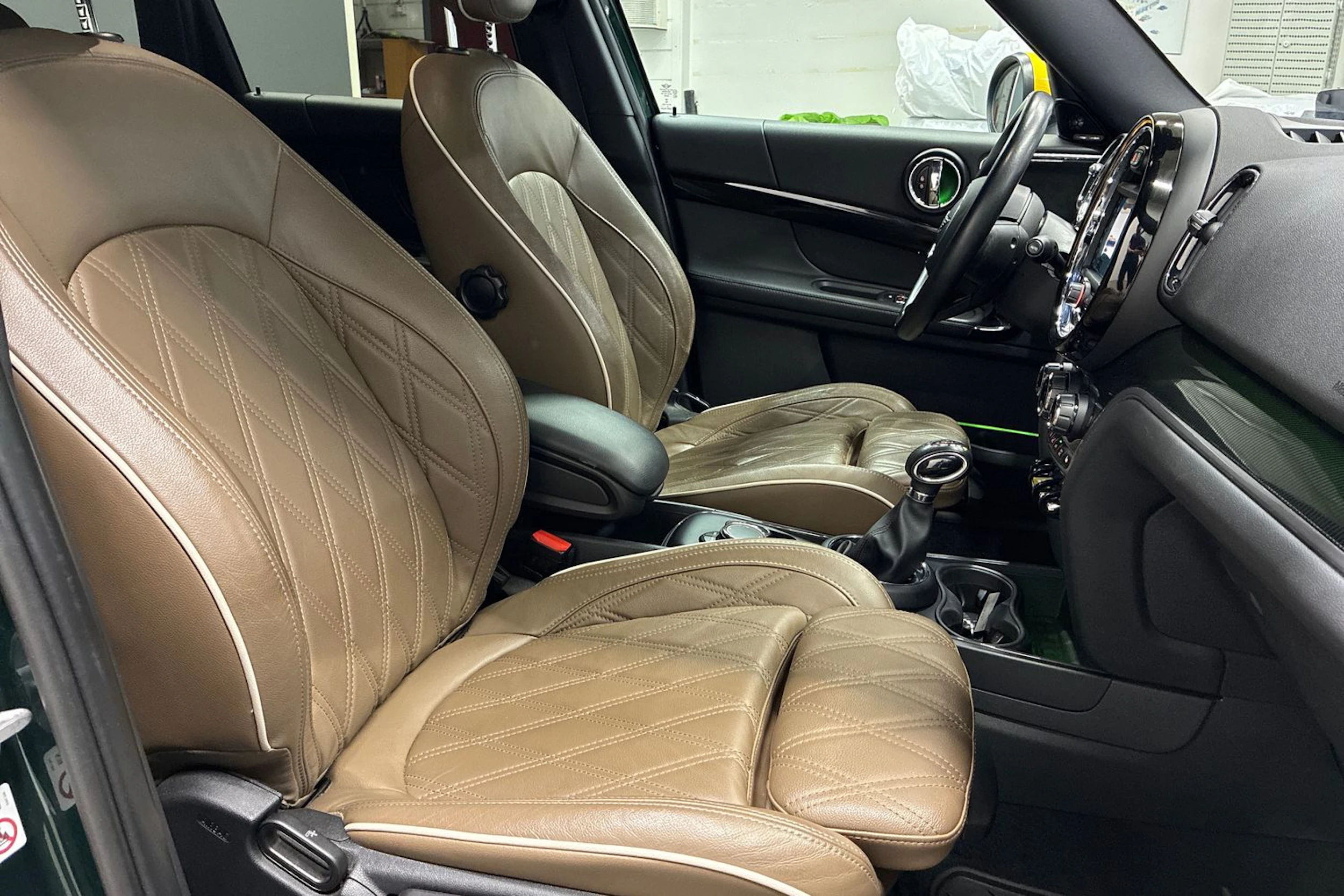 vihreä Mini Countryman 2019 kuva 28.