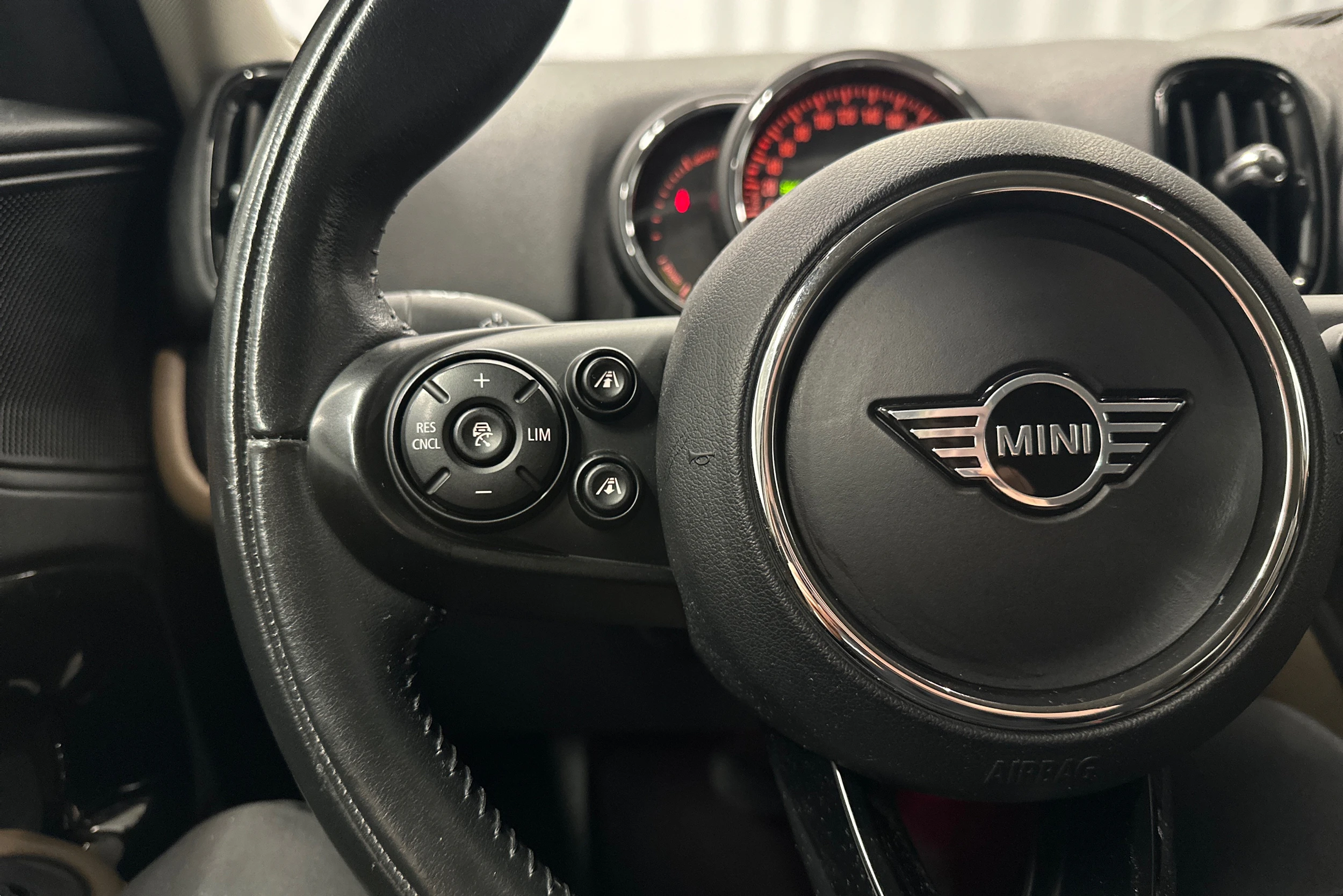 vihreä Mini Countryman 2019 kuva 11.