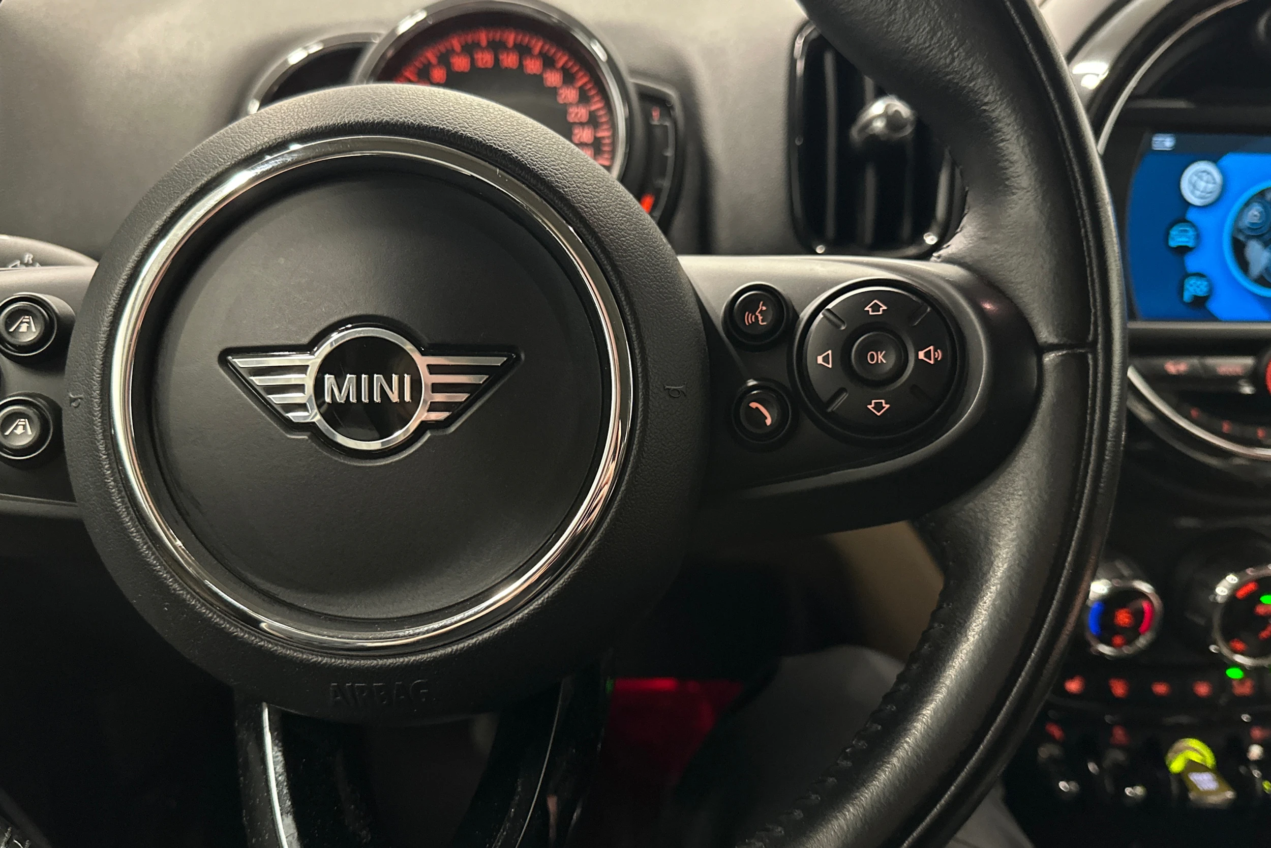 vihreä Mini Countryman 2019 kuva 12.
