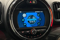 vihreä Mini Countryman 2019 kuva 16.