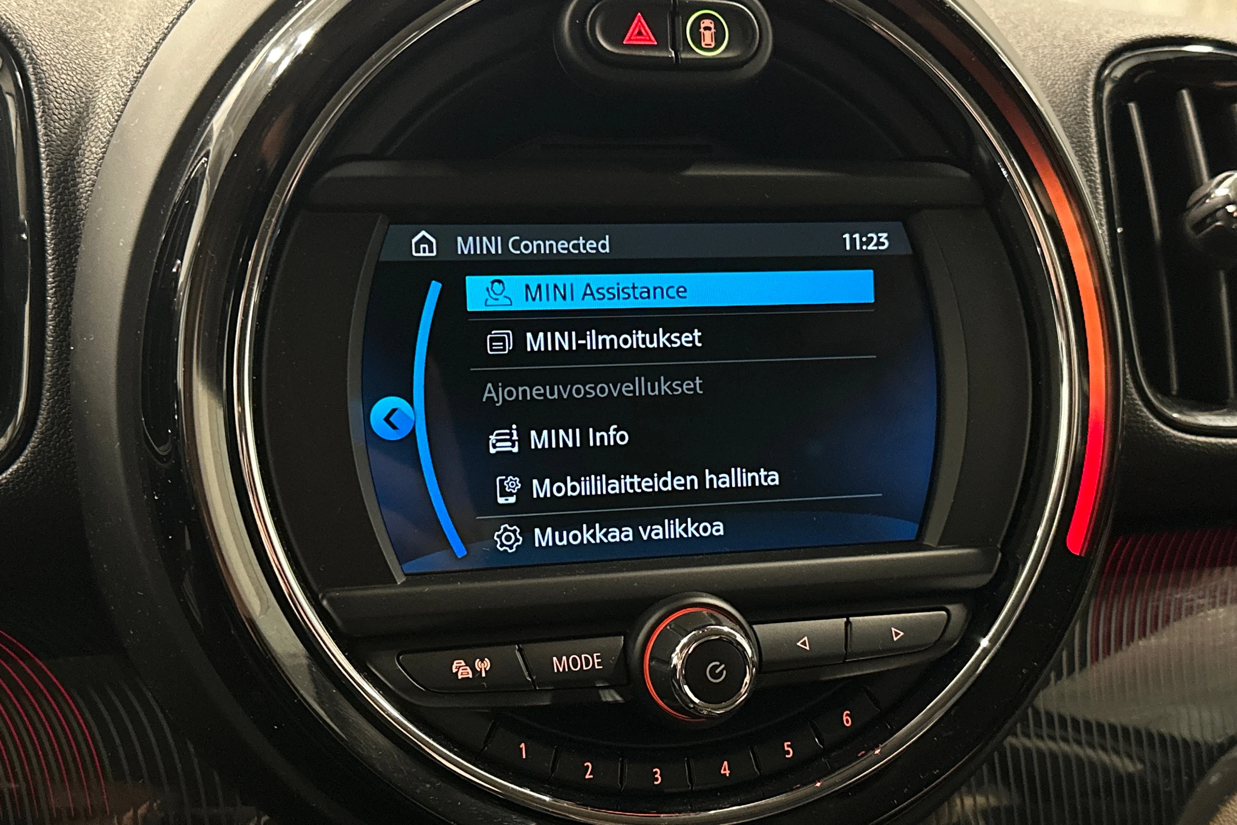 vihreä Mini Countryman 2019 kuva 17.