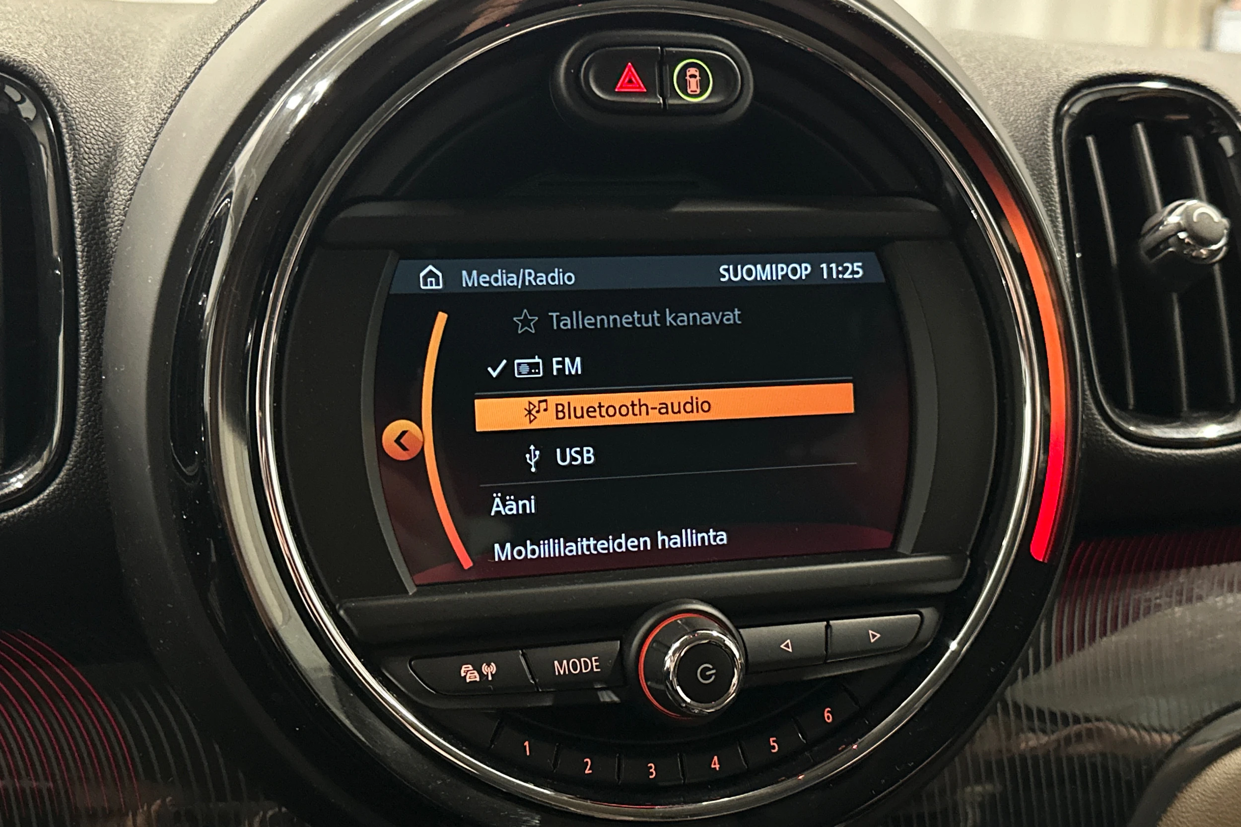 vihreä Mini Countryman 2019 kuva 21.