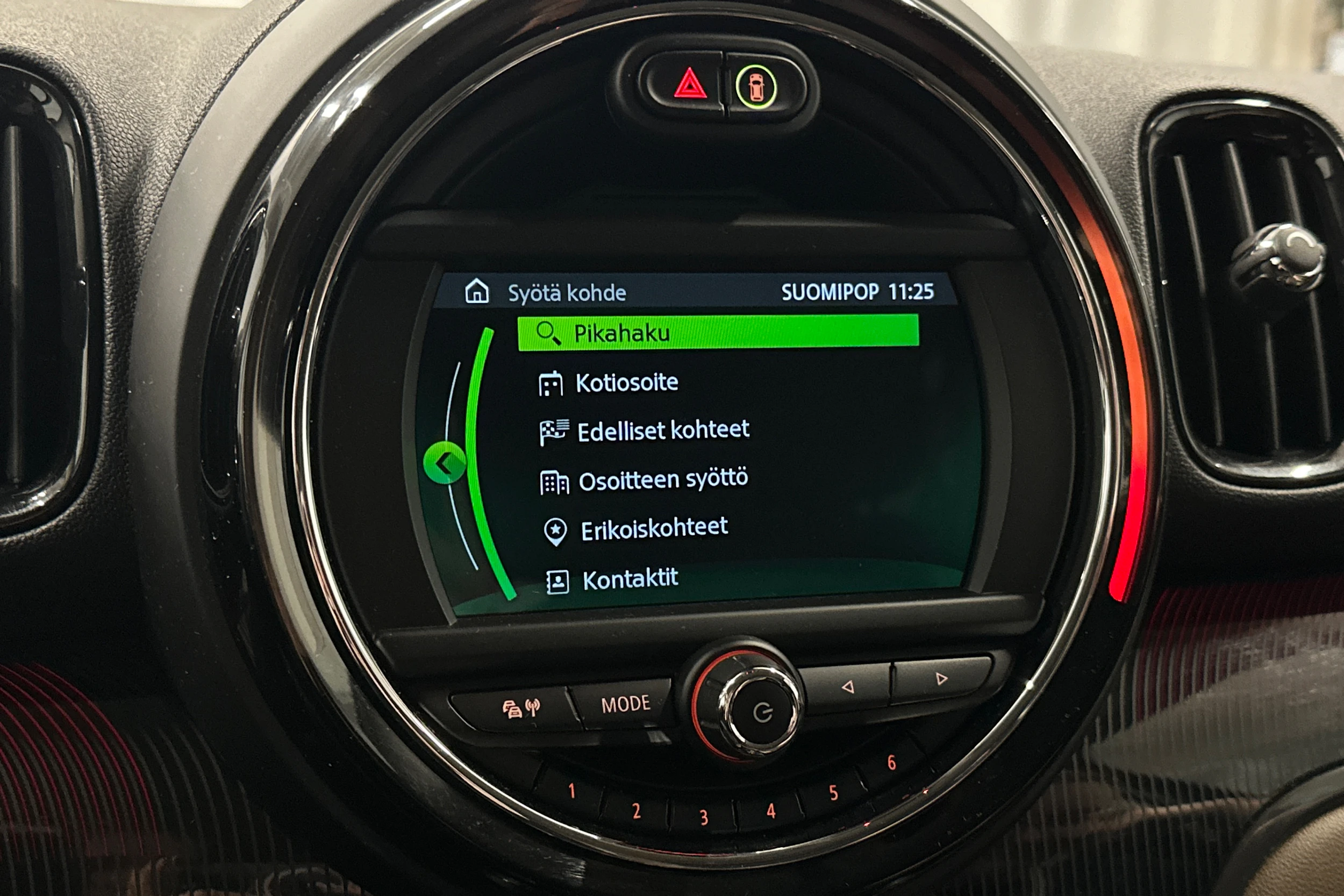 vihreä Mini Countryman 2019 kuva 22.