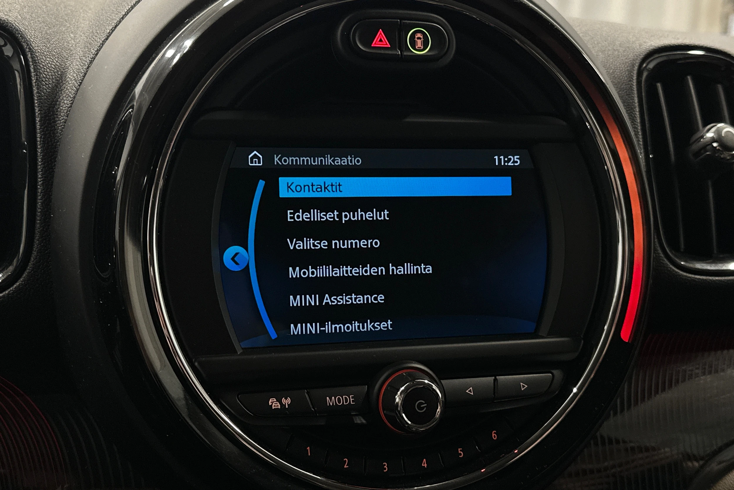 vihreä Mini Countryman 2019 kuva 23.