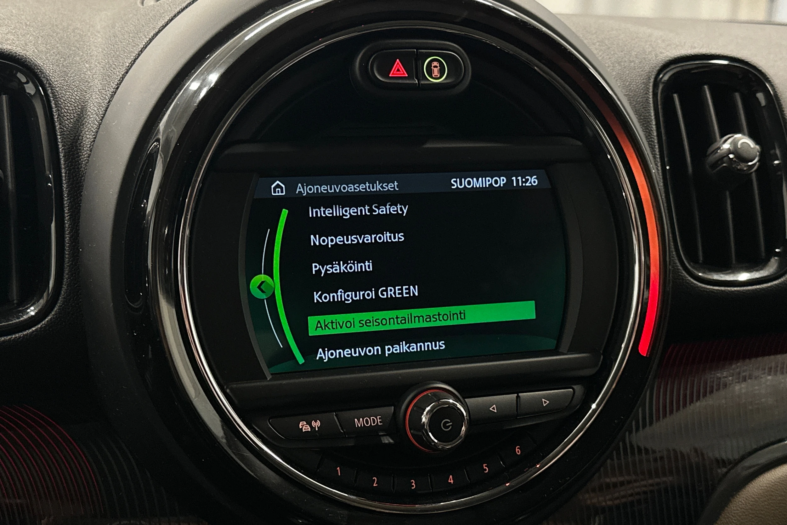 vihreä Mini Countryman 2019 kuva 24.