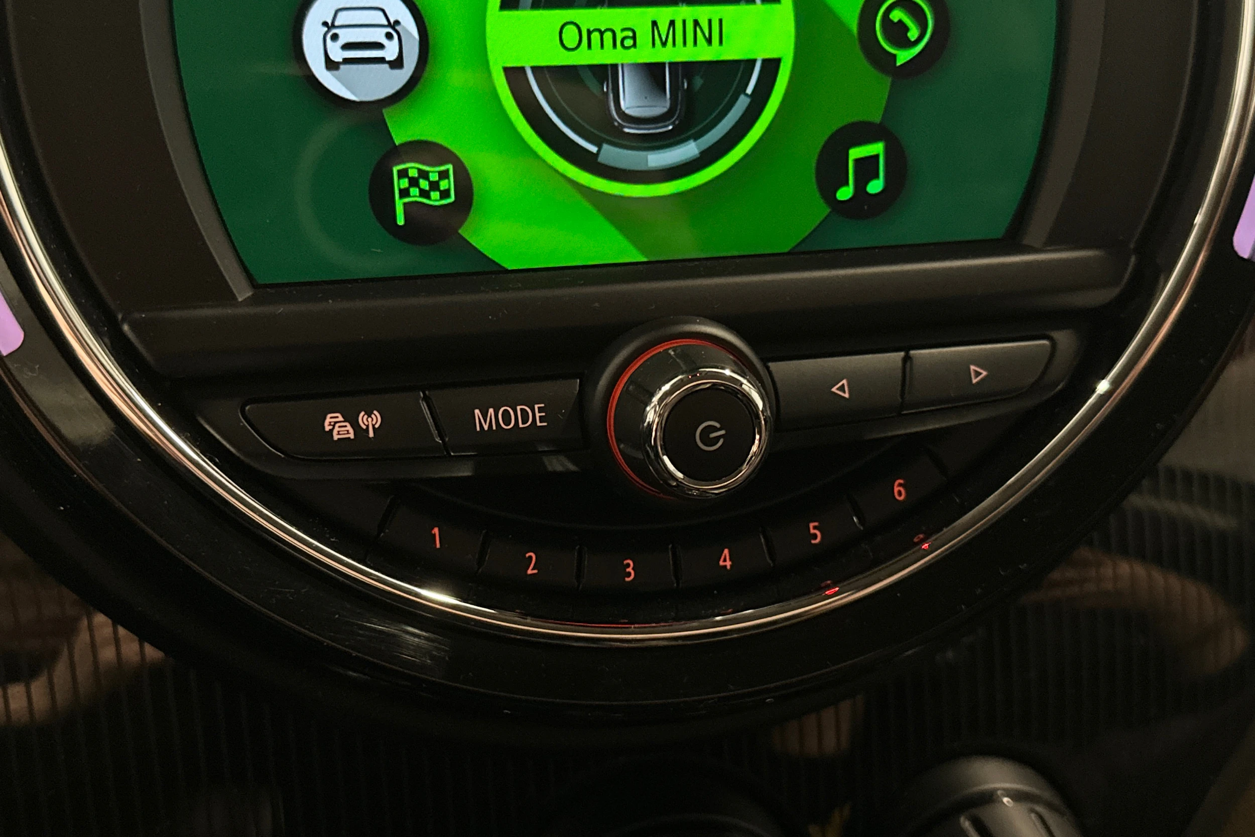 vihreä Mini Countryman 2019 kuva 27.