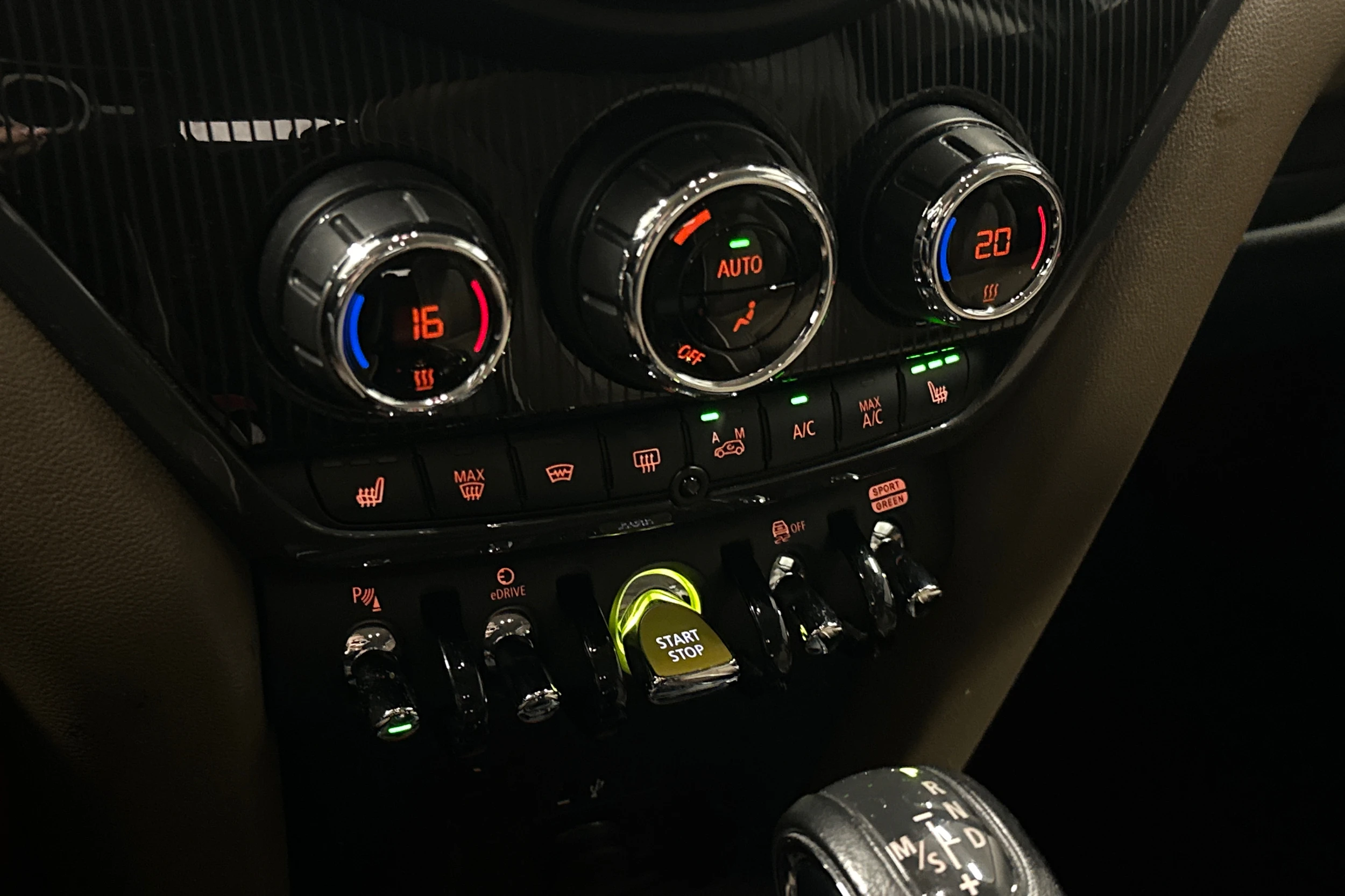 vihreä Mini Countryman 2019 kuva 28.