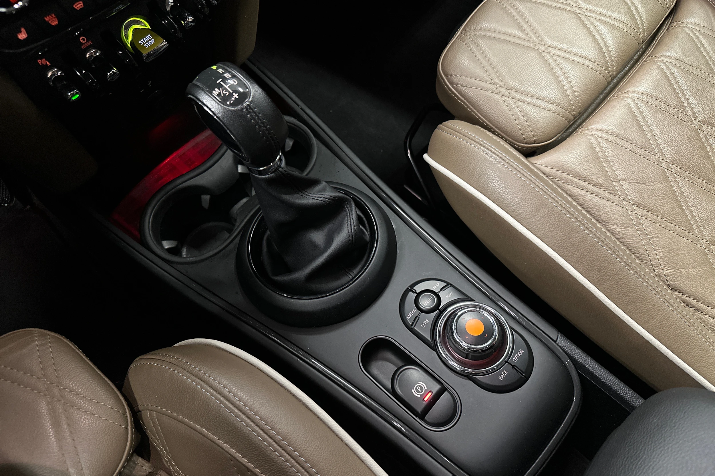 vihreä Mini Countryman 2019 kuva 29.