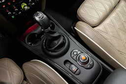 vihreä Mini Countryman 2019 kuva 29.