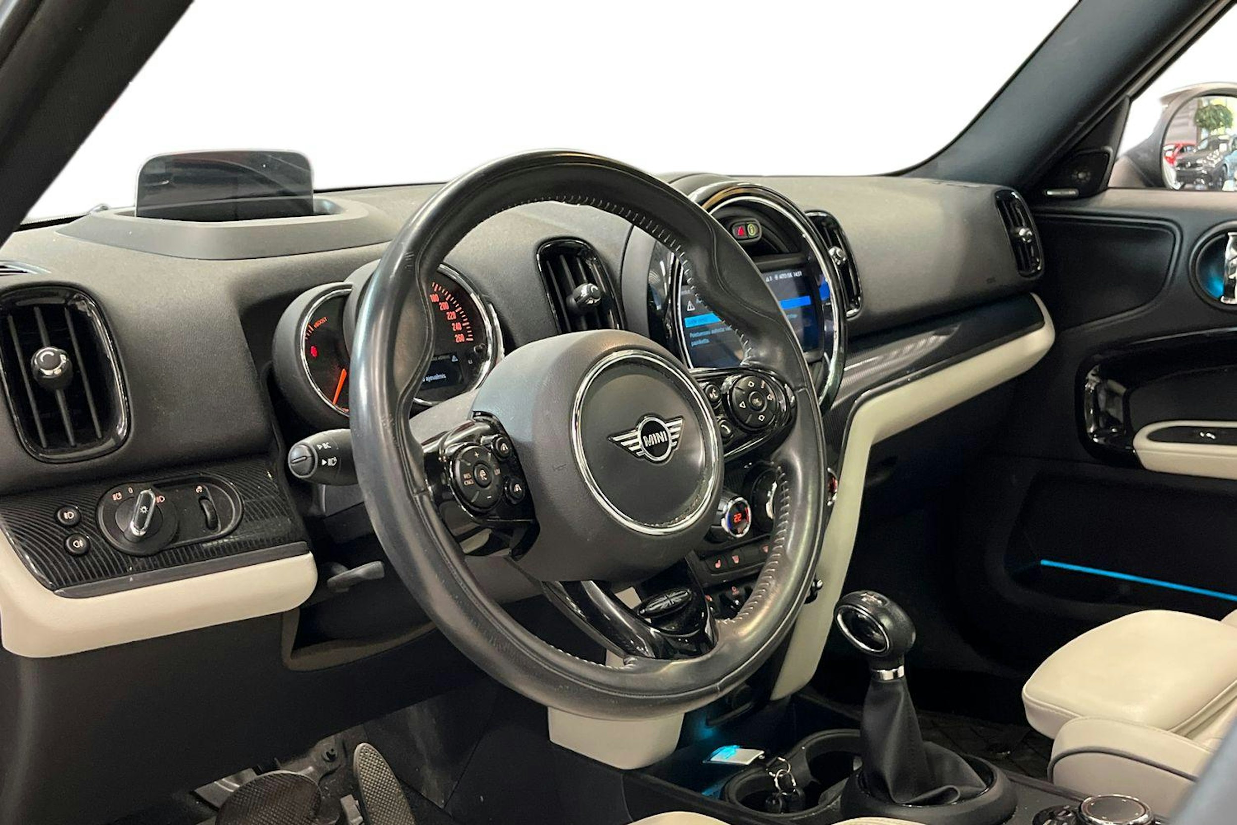 valkoinen Mini Countryman 2019 kuva 3.